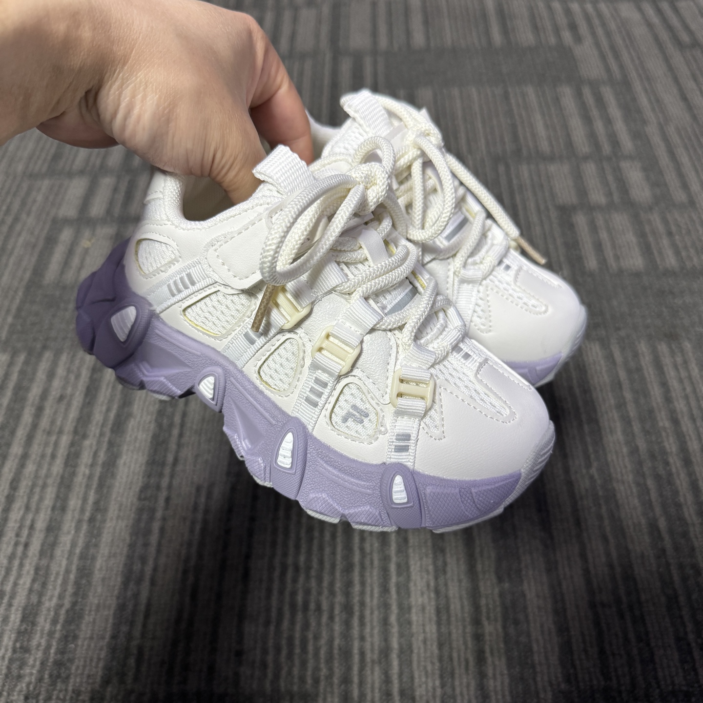 图片[6]-🔥FILE山脉鞋 户外机能登山鞋 👟27-37 📣📣放大招 上个大重磅！心心念念的双网面款也出货啦🔥🔥🔥特别的细腻亲肤，组合橡胶大底 上脚不会有扎脚的感觉和任何不适~～这精致的魔术贴温馨设计，便携好穿脱。真的是爱了呀！！穿脱特别方便快捷，适合咱们的小盆友，还能锻炼自主穿脱能力哟✌🏻️-选品中心