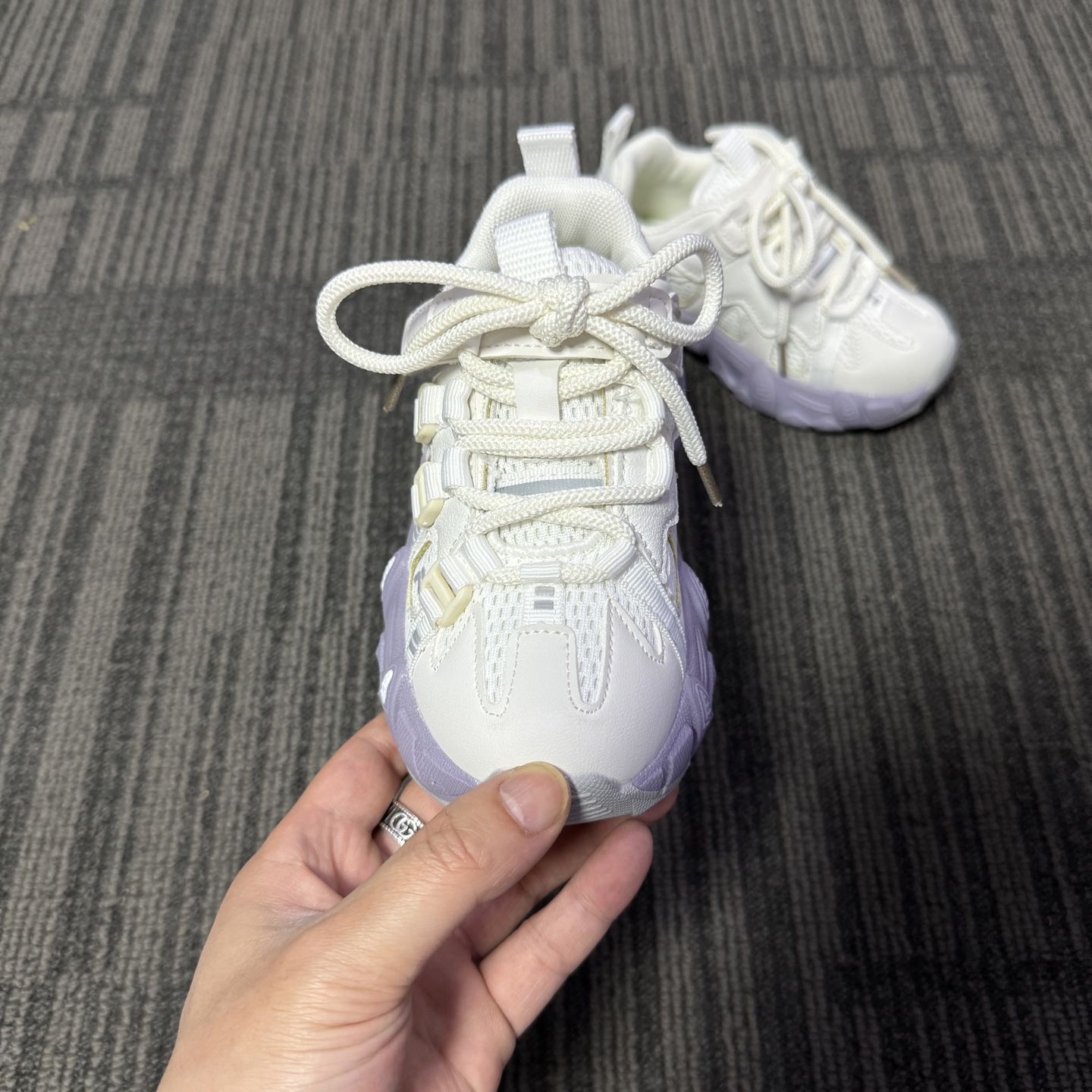 图片[5]-🔥FILE山脉鞋 户外机能登山鞋 👟27-37 📣📣放大招 上个大重磅！心心念念的双网面款也出货啦🔥🔥🔥特别的细腻亲肤，组合橡胶大底 上脚不会有扎脚的感觉和任何不适~～这精致的魔术贴温馨设计，便携好穿脱。真的是爱了呀！！穿脱特别方便快捷，适合咱们的小盆友，还能锻炼自主穿脱能力哟✌🏻️-选品中心