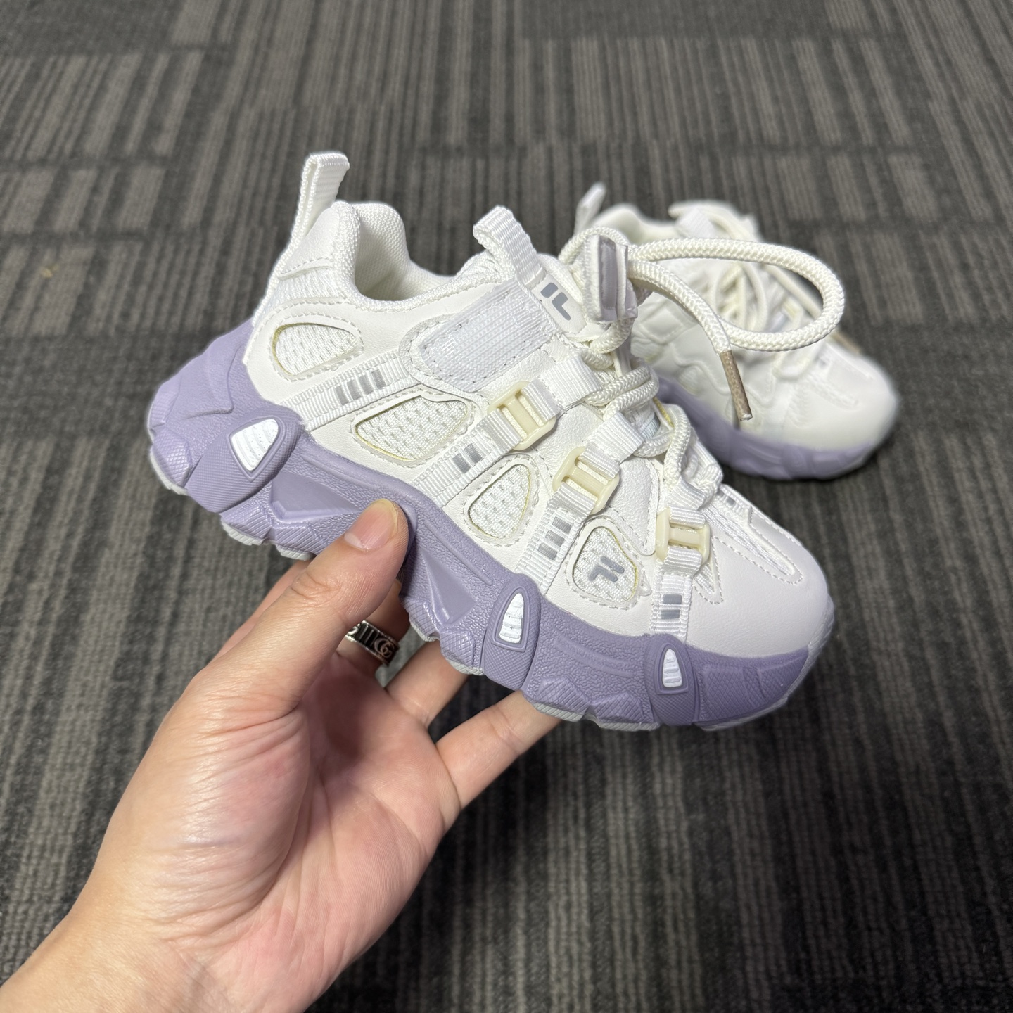 图片[4]-🔥FILE山脉鞋 户外机能登山鞋 👟27-37 📣📣放大招 上个大重磅！心心念念的双网面款也出货啦🔥🔥🔥特别的细腻亲肤，组合橡胶大底 上脚不会有扎脚的感觉和任何不适~～这精致的魔术贴温馨设计，便携好穿脱。真的是爱了呀！！穿脱特别方便快捷，适合咱们的小盆友，还能锻炼自主穿脱能力哟✌🏻️-选品中心