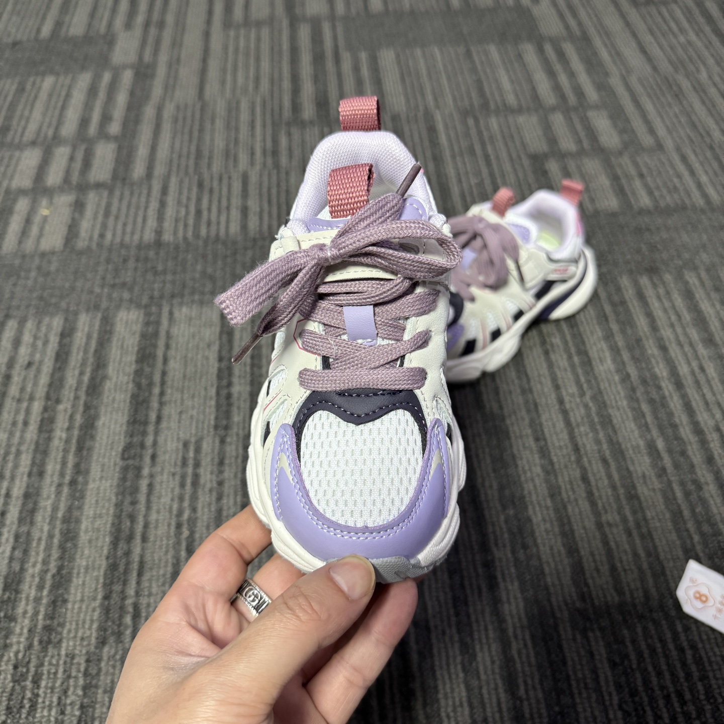 图片[5]-最新款Adidas老爹鞋（6色高品质家） 👟27-37 当经典三叶草碰上俏皮魔术贴一粘一扣都是宝贝自主搭配的小乐趣🤭不仅穿脱方便😍更是激发了宝贝们的无限创意与动手能力-选品中心