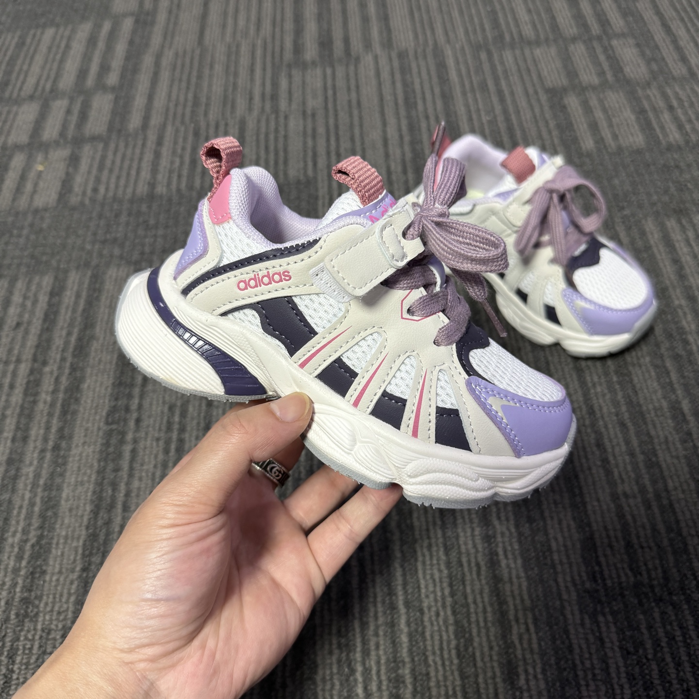 图片[4]-最新款Adidas老爹鞋（6色高品质家） 👟27-37 当经典三叶草碰上俏皮魔术贴一粘一扣都是宝贝自主搭配的小乐趣🤭不仅穿脱方便😍更是激发了宝贝们的无限创意与动手能力-选品中心