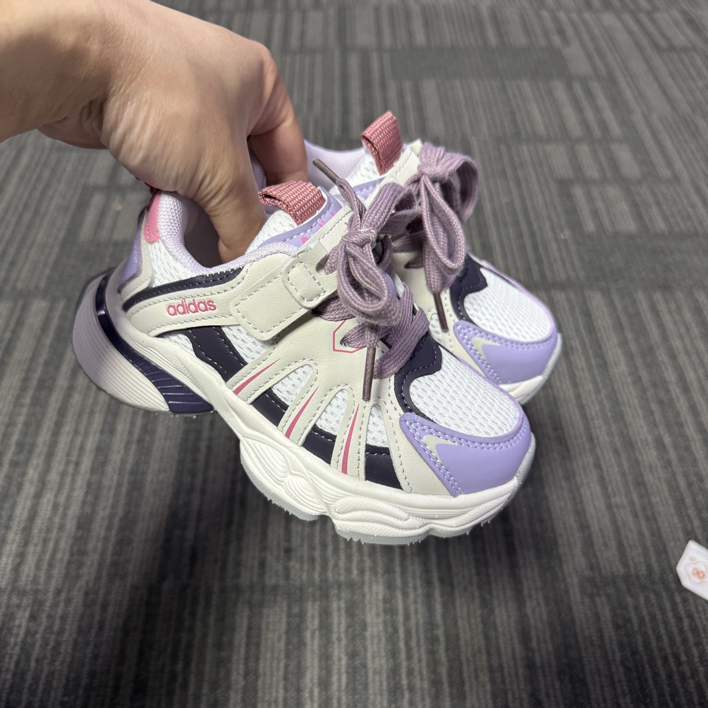 图片[6]-最新款Adidas老爹鞋（6色高品质家） 👟27-37 当经典三叶草碰上俏皮魔术贴一粘一扣都是宝贝自主搭配的小乐趣🤭不仅穿脱方便😍更是激发了宝贝们的无限创意与动手能力-选品中心