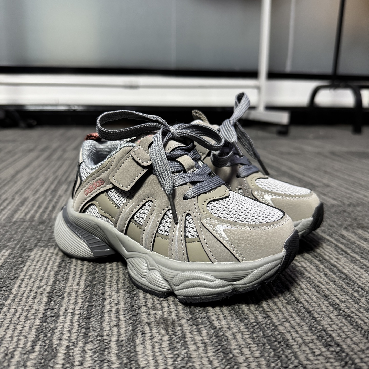 最新款Adidas老爹鞋（6色高品质家） 👟27-37 当经典三叶草碰上俏皮魔术贴一粘一扣都是宝贝自主搭配的小乐趣🤭不仅穿脱方便😍更是激发了宝贝们的无限创意与动手能力-选品中心