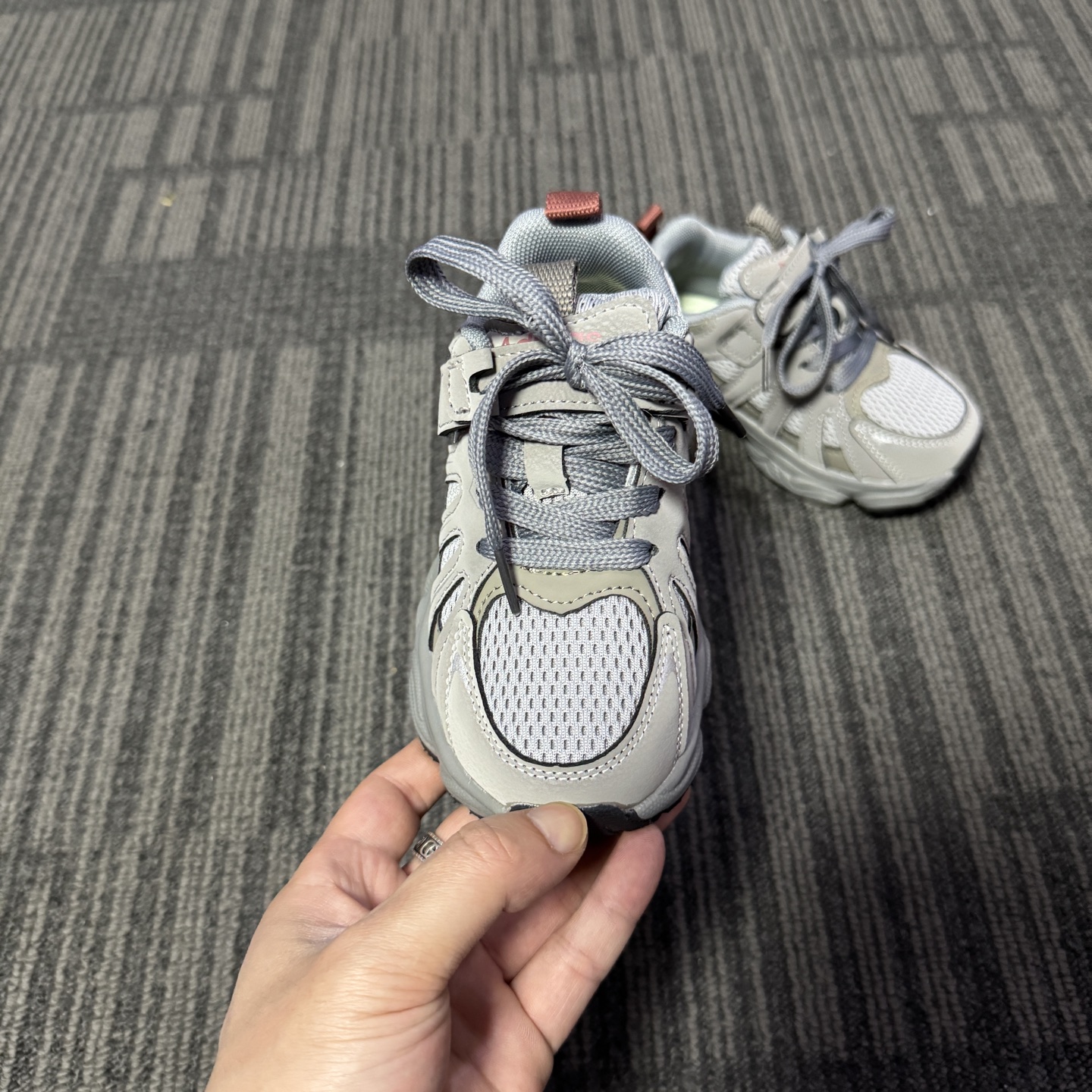 图片[5]-最新款Adidas老爹鞋（6色高品质家） 👟27-37 当经典三叶草碰上俏皮魔术贴一粘一扣都是宝贝自主搭配的小乐趣🤭不仅穿脱方便😍更是激发了宝贝们的无限创意与动手能力-选品中心