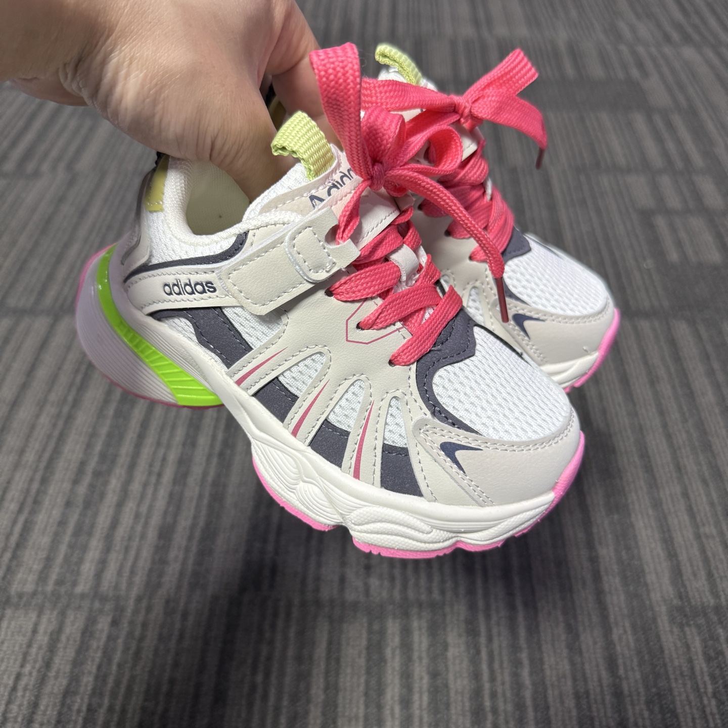 “Adidas Evolution: Classic Meets Beauty in Latest Collection” - 图片 6