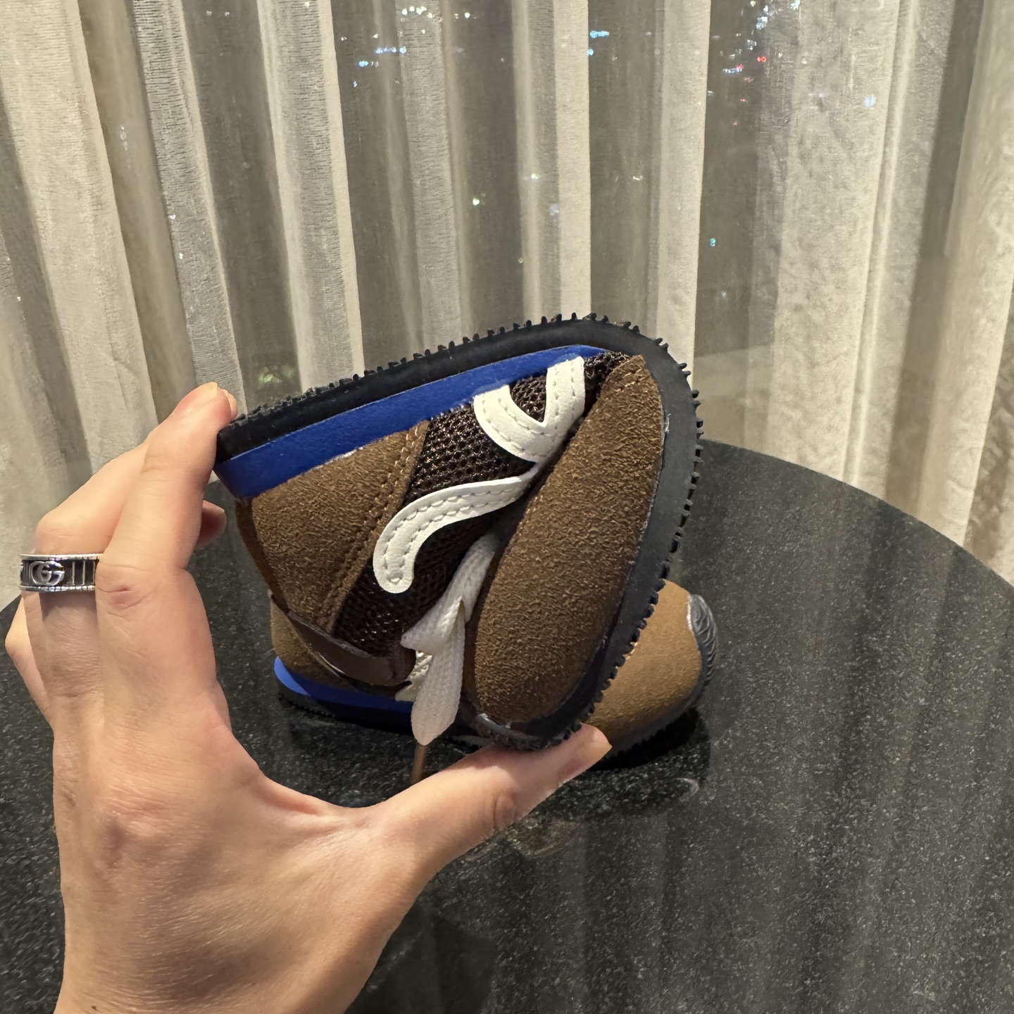 图片[7]-‼️‼️‼️ LOEWE罗意威 尺码：27-37码 经典系列🆕 优质网面拼接，质感满满💯 低帮款式 透气又舒适☁️ 魔术贴设计，穿脱超方便✔️-选品中心