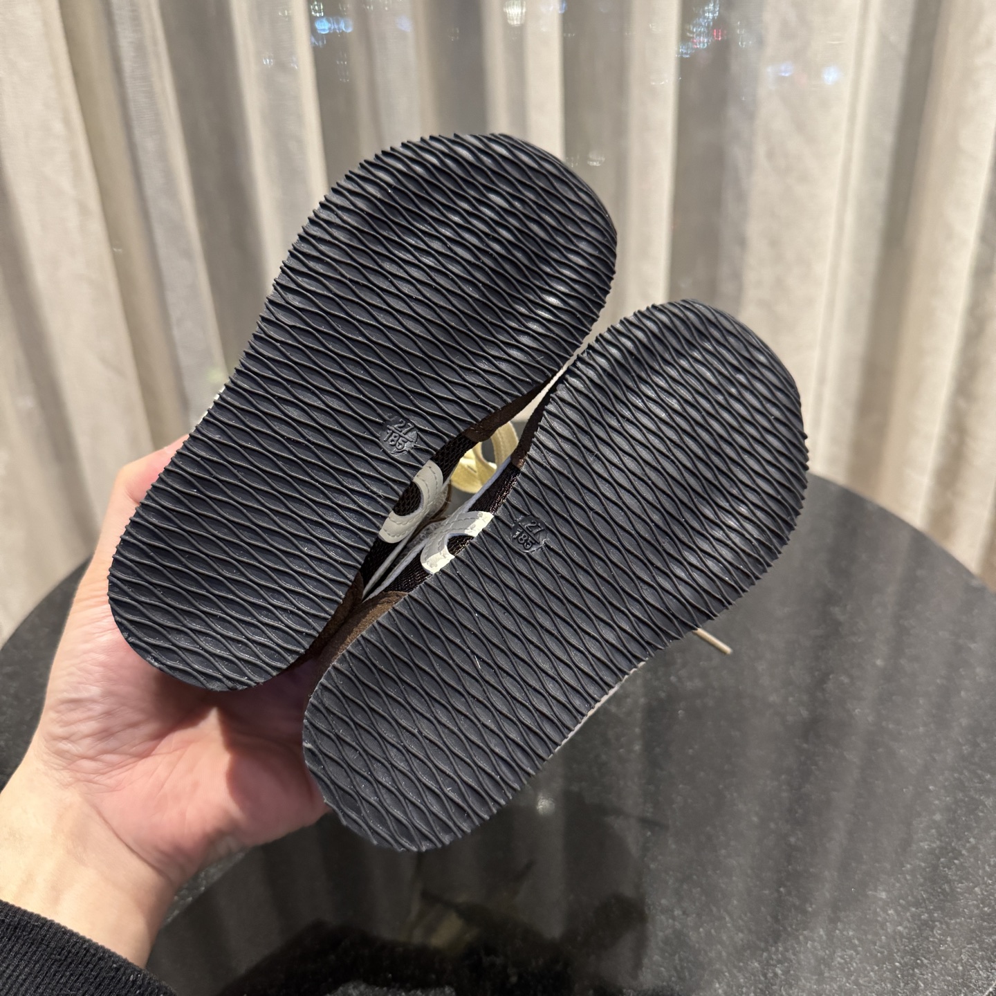 图片[8]-‼️‼️‼️ LOEWE罗意威 尺码：27-37码 经典系列🆕 优质网面拼接，质感满满💯 低帮款式 透气又舒适☁️ 魔术贴设计，穿脱超方便✔️-选品中心