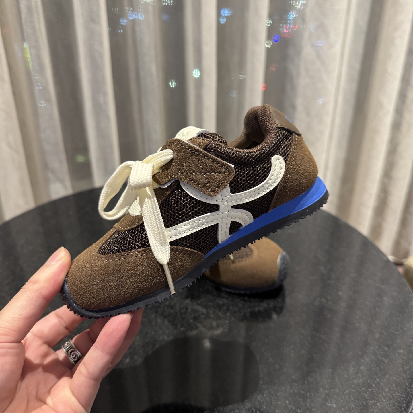 图片[6]-‼️‼️‼️ LOEWE罗意威 尺码：27-37码 经典系列🆕 优质网面拼接，质感满满💯 低帮款式 透气又舒适☁️ 魔术贴设计，穿脱超方便✔️-选品中心