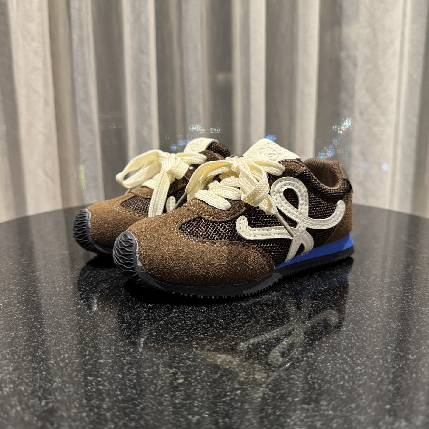 图片[2]-‼️‼️‼️ LOEWE罗意威 尺码：27-37码 经典系列🆕 优质网面拼接，质感满满💯 低帮款式 透气又舒适☁️ 魔术贴设计，穿脱超方便✔️-选品中心