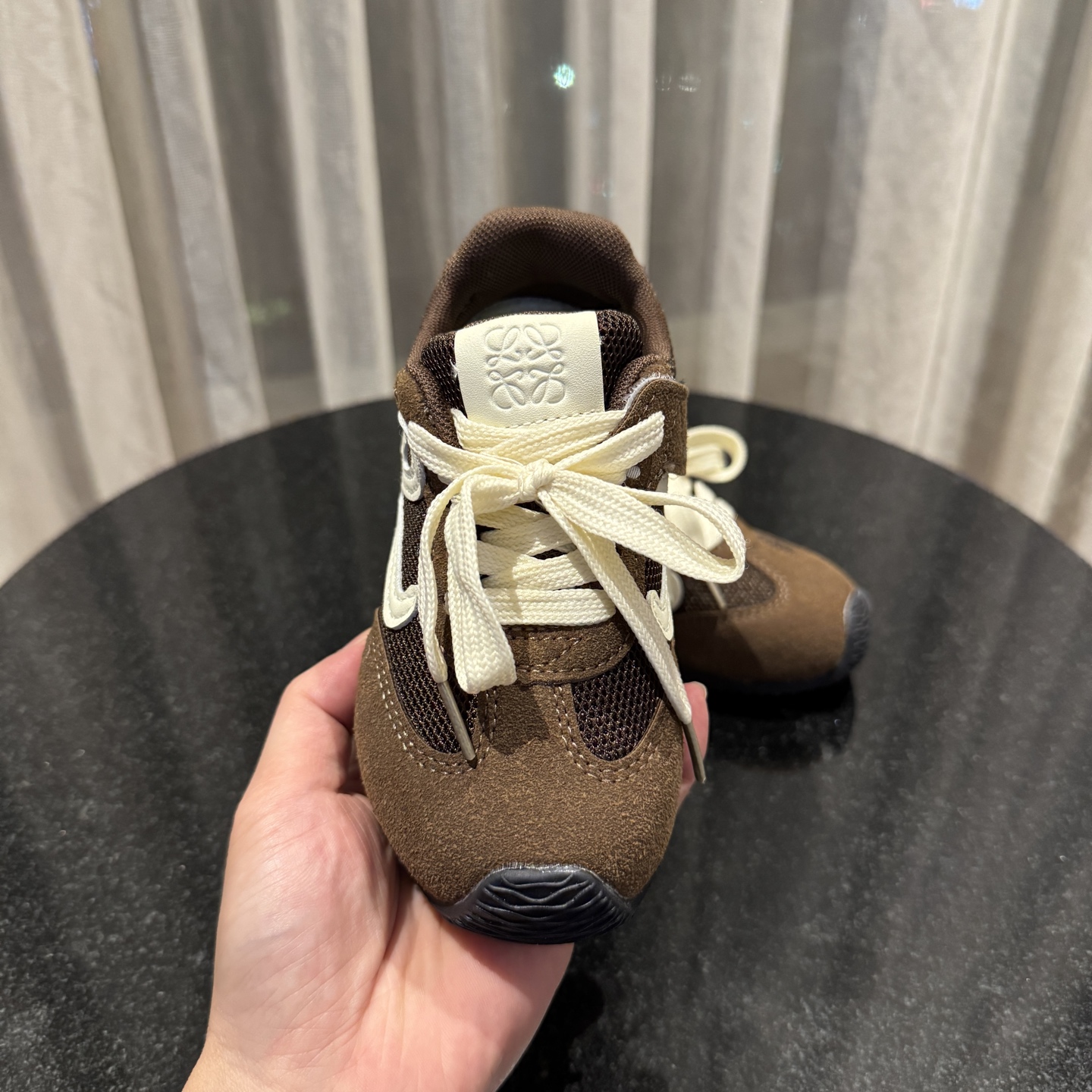 图片[5]-‼️‼️‼️ LOEWE罗意威 尺码：27-37码 经典系列🆕 优质网面拼接，质感满满💯 低帮款式 透气又舒适☁️ 魔术贴设计，穿脱超方便✔️-选品中心