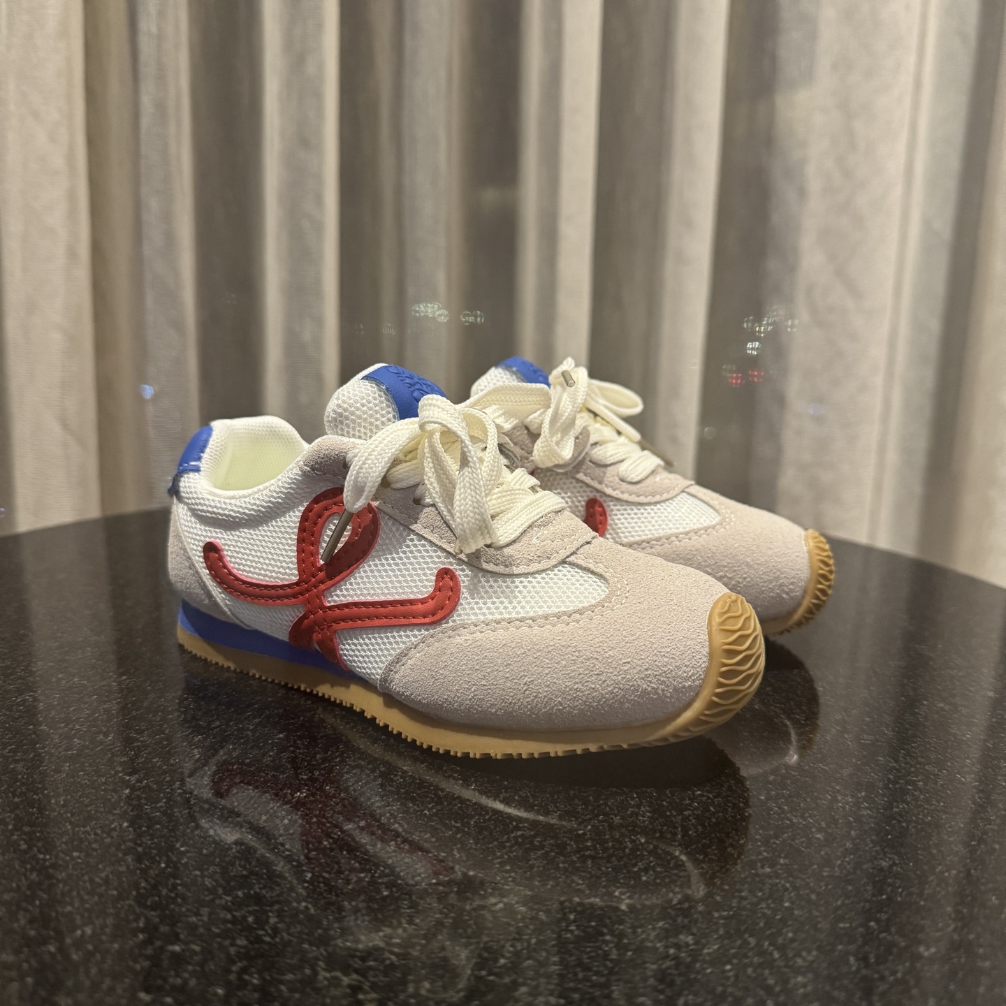 ‼️‼️‼️ LOEWE罗意威 尺码：27-37码 经典系列🆕 优质网面拼接，质感满满💯 低帮款式 透气又舒适☁️ 魔术贴设计，穿脱超方便✔️-选品中心