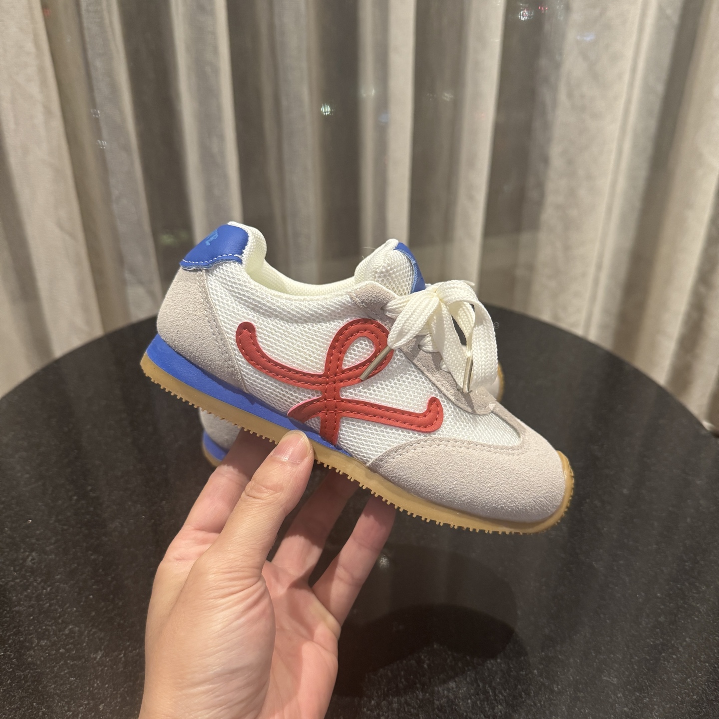 图片[4]-‼️‼️‼️ LOEWE罗意威 尺码：27-37码 经典系列🆕 优质网面拼接，质感满满💯 低帮款式 透气又舒适☁️ 魔术贴设计，穿脱超方便✔️-选品中心