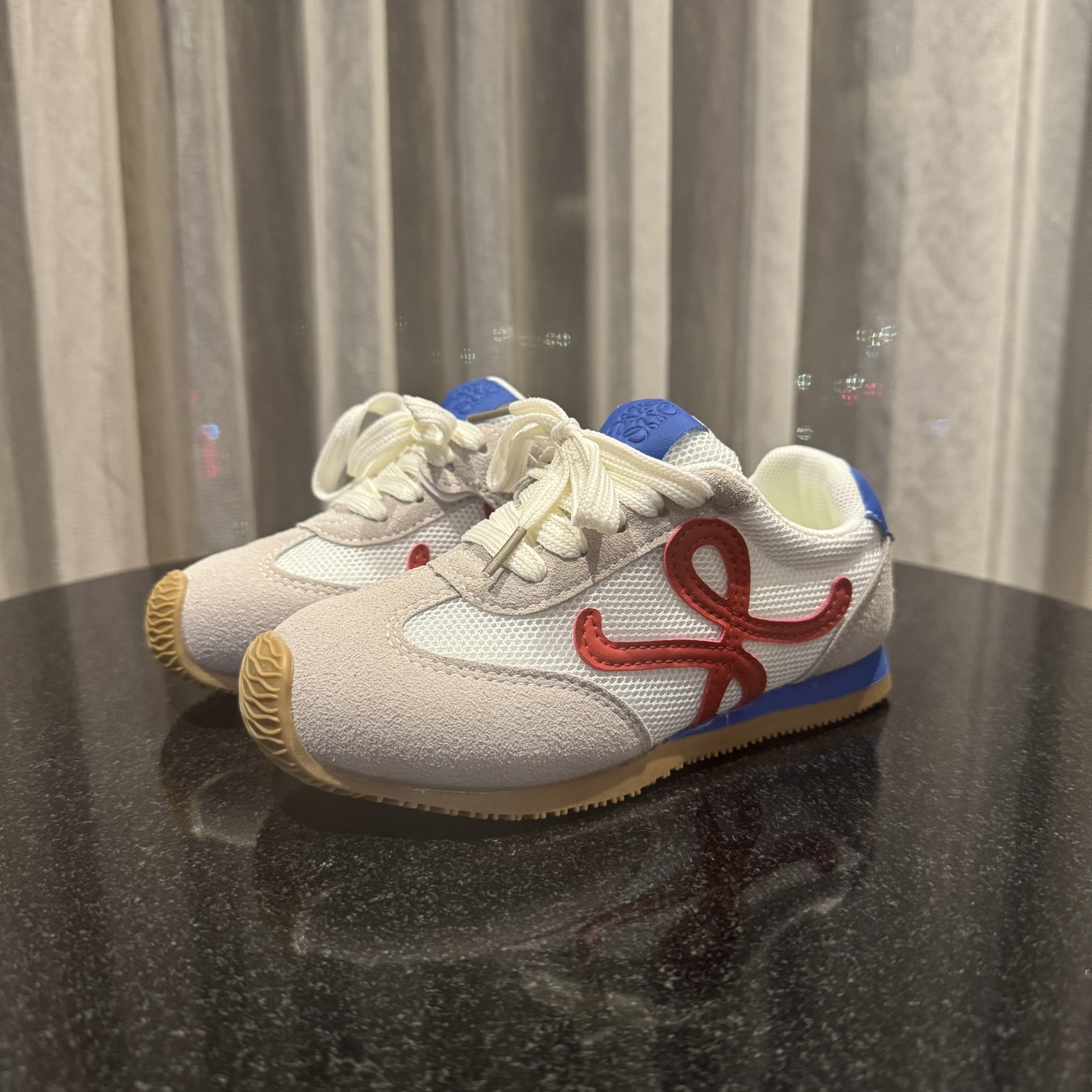 图片[2]-‼️‼️‼️ LOEWE罗意威 尺码：27-37码 经典系列🆕 优质网面拼接，质感满满💯 低帮款式 透气又舒适☁️ 魔术贴设计，穿脱超方便✔️-选品中心