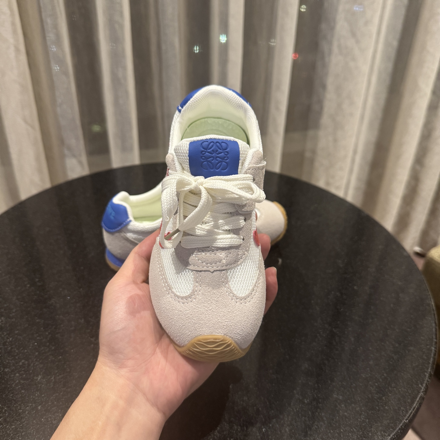 图片[5]-‼️‼️‼️ LOEWE罗意威 尺码：27-37码 经典系列🆕 优质网面拼接，质感满满💯 低帮款式 透气又舒适☁️ 魔术贴设计，穿脱超方便✔️-选品中心