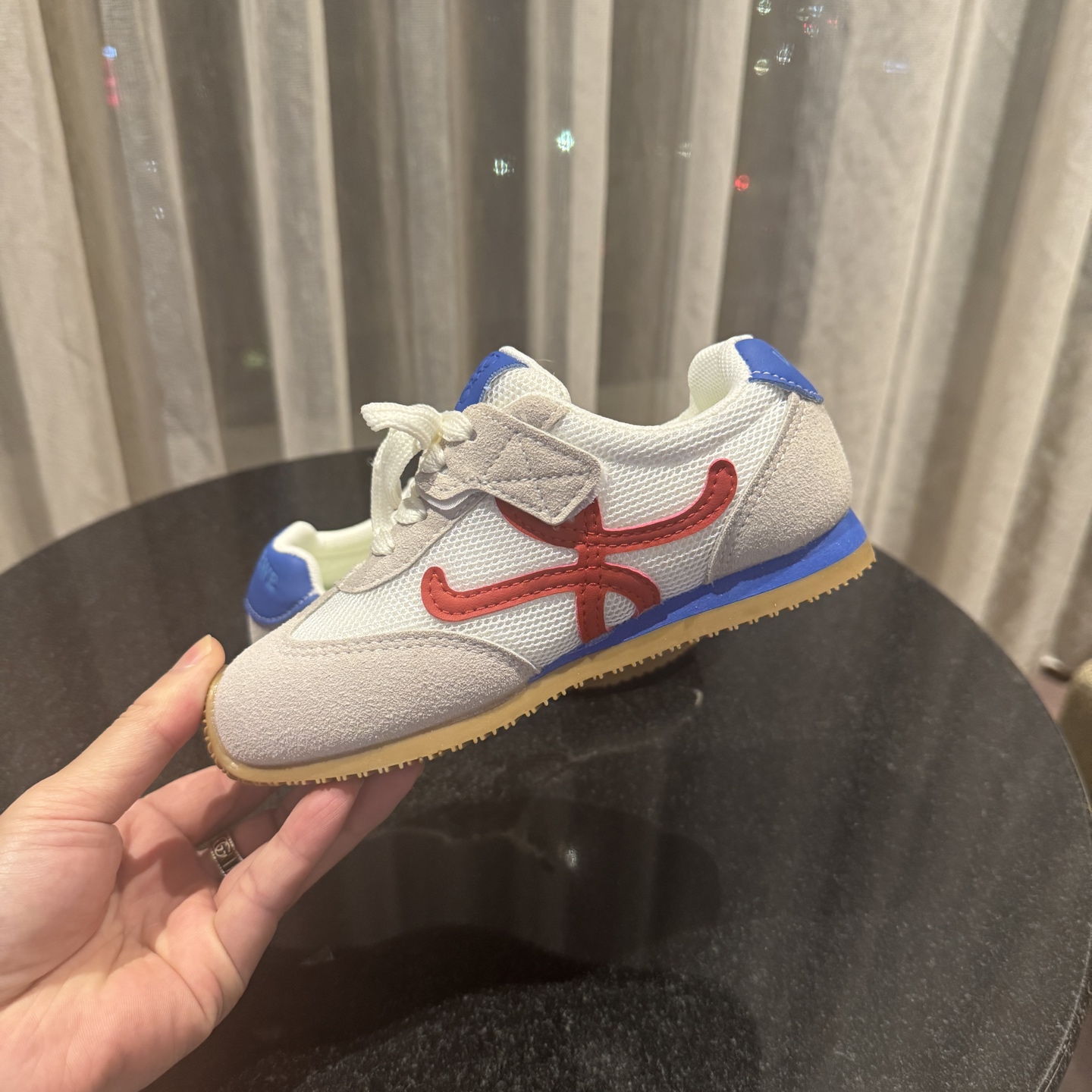 图片[6]-‼️‼️‼️ LOEWE罗意威 尺码：27-37码 经典系列🆕 优质网面拼接，质感满满💯 低帮款式 透气又舒适☁️ 魔术贴设计，穿脱超方便✔️-选品中心