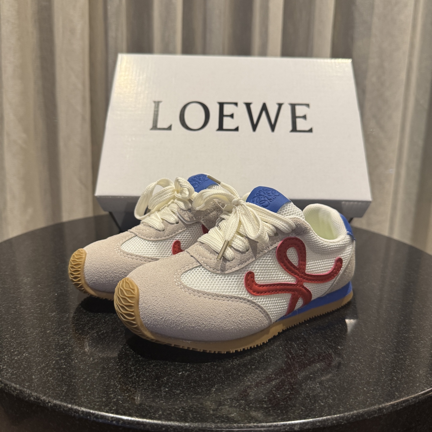 图片[9]-‼️‼️‼️ LOEWE罗意威 尺码：27-37码 经典系列🆕 优质网面拼接，质感满满💯 低帮款式 透气又舒适☁️ 魔术贴设计，穿脱超方便✔️-选品中心
