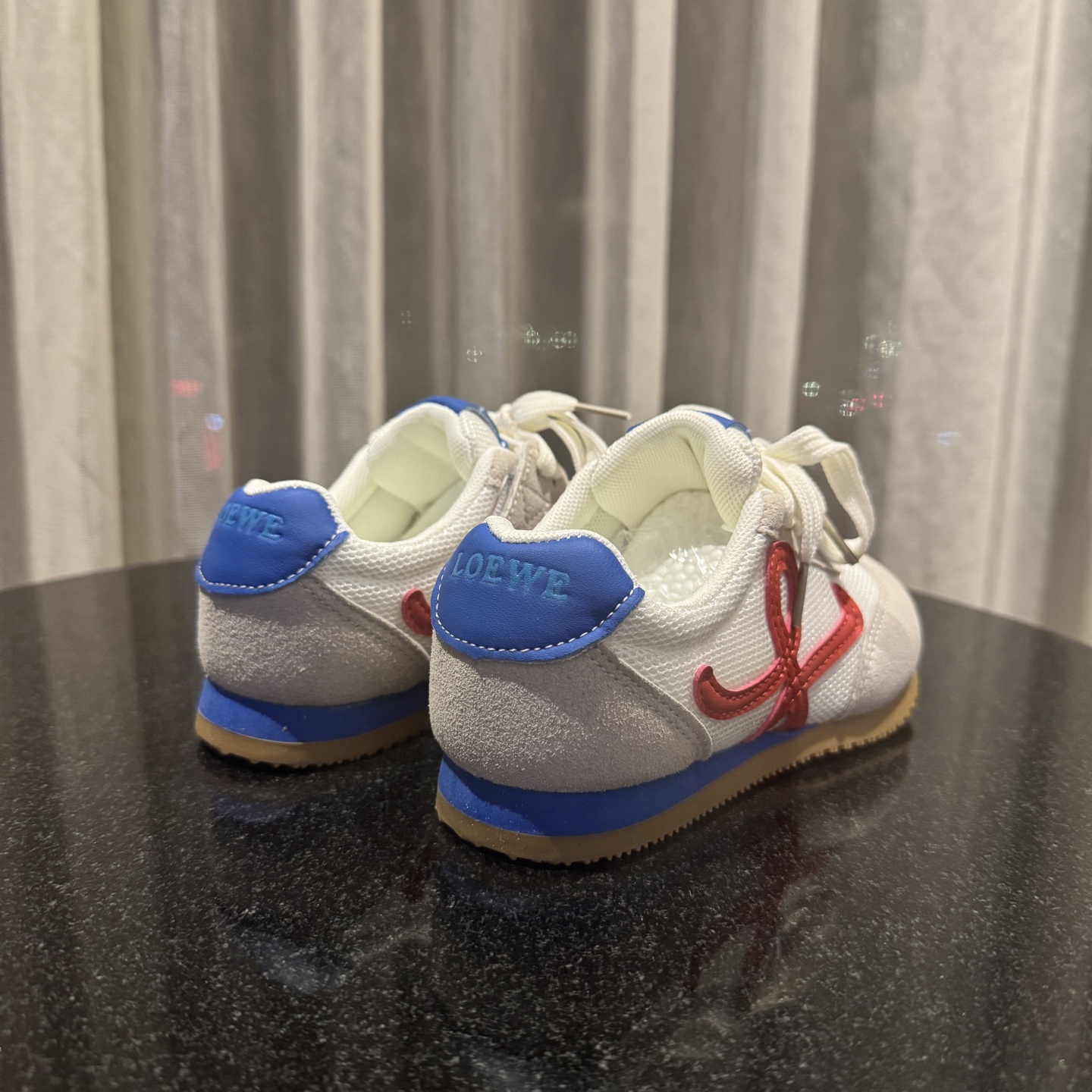 图片[3]-‼️‼️‼️ LOEWE罗意威 尺码：27-37码 经典系列🆕 优质网面拼接，质感满满💯 低帮款式 透气又舒适☁️ 魔术贴设计，穿脱超方便✔️-选品中心