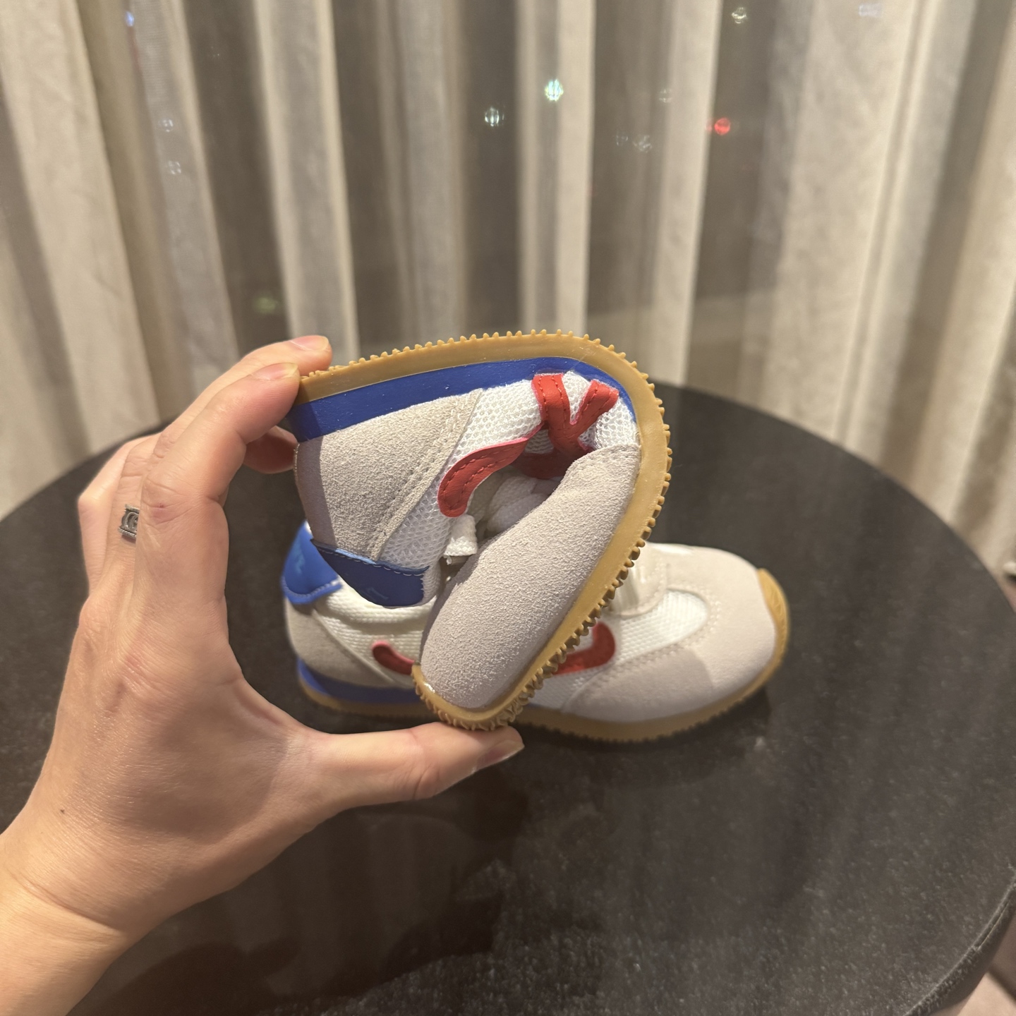 图片[7]-‼️‼️‼️ LOEWE罗意威 尺码：27-37码 经典系列🆕 优质网面拼接，质感满满💯 低帮款式 透气又舒适☁️ 魔术贴设计，穿脱超方便✔️-选品中心