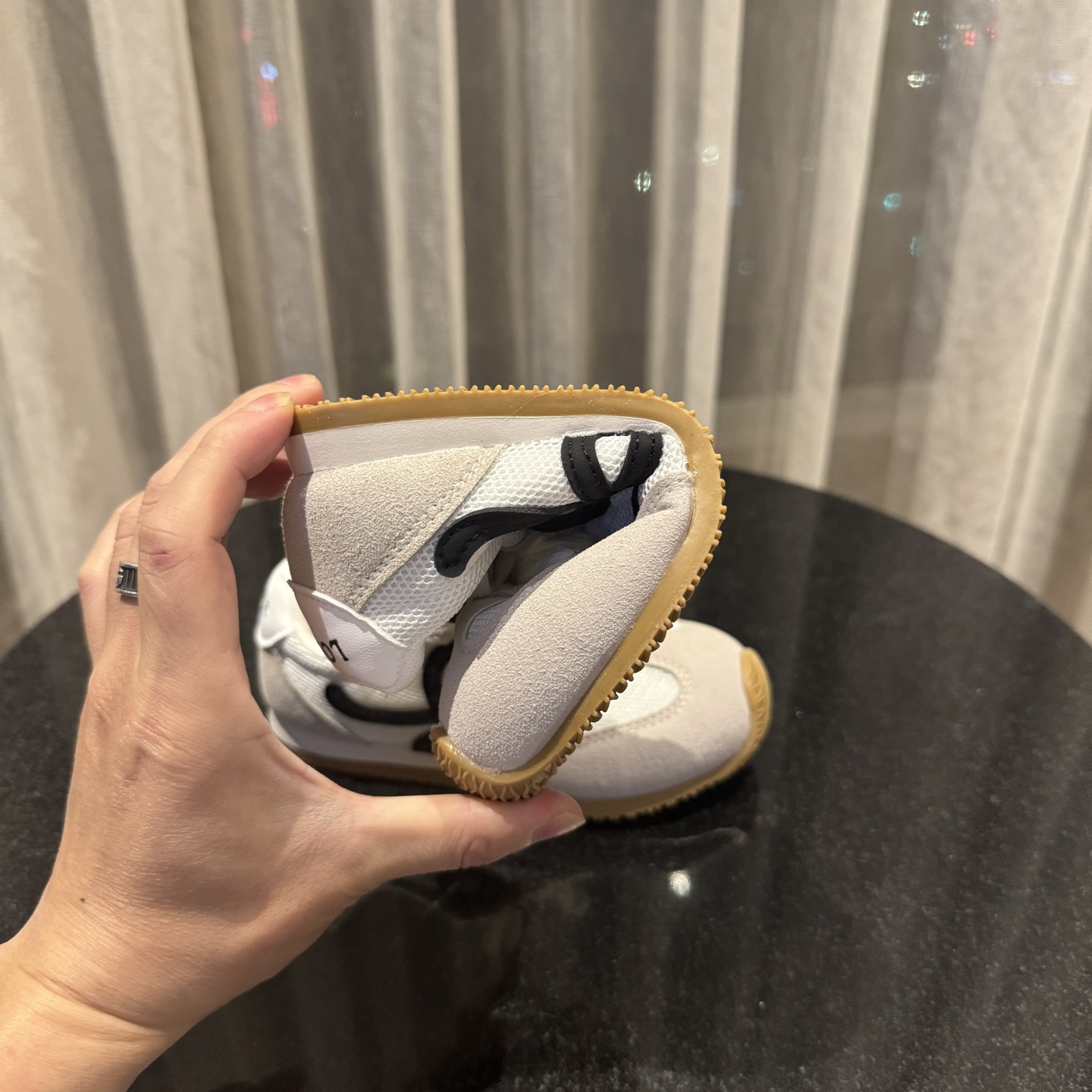 图片[7]-‼️‼️‼️ LOEWE罗意威 尺码：27-37码 经典系列🆕 优质网面拼接，质感满满💯 低帮款式 透气又舒适☁️ 魔术贴设计，穿脱超方便✔️-选品中心