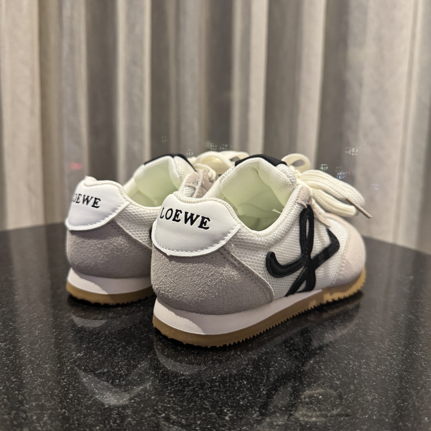 图片[3]-‼️‼️‼️ LOEWE罗意威 尺码：27-37码 经典系列🆕 优质网面拼接，质感满满💯 低帮款式 透气又舒适☁️ 魔术贴设计，穿脱超方便✔️-选品中心