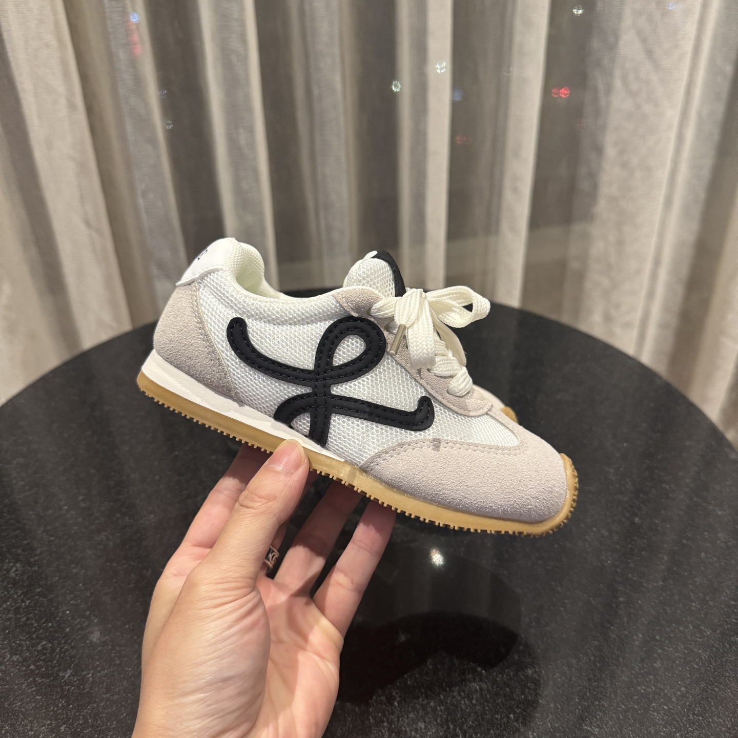 图片[4]-‼️‼️‼️ LOEWE罗意威 尺码：27-37码 经典系列🆕 优质网面拼接，质感满满💯 低帮款式 透气又舒适☁️ 魔术贴设计，穿脱超方便✔️-选品中心