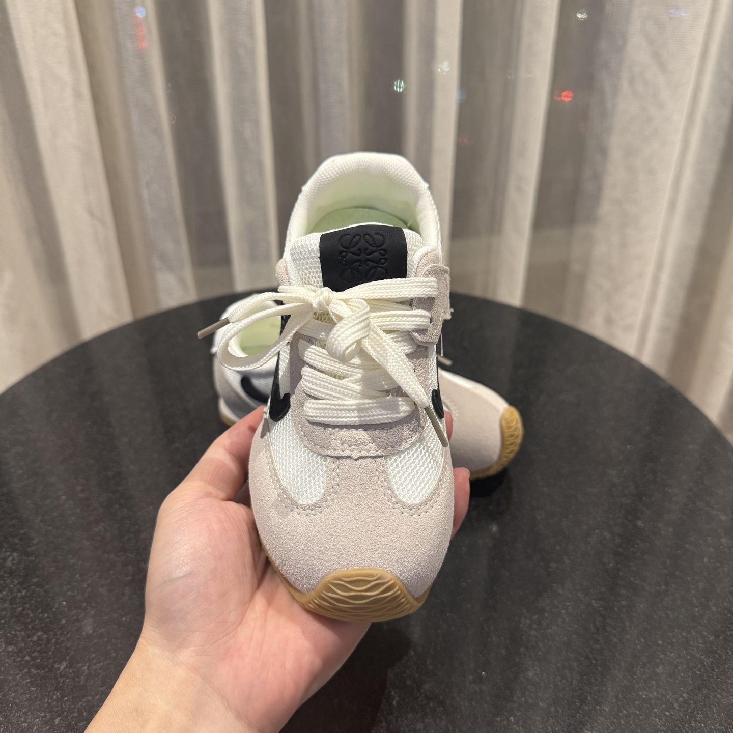 图片[5]-‼️‼️‼️ LOEWE罗意威 尺码：27-37码 经典系列🆕 优质网面拼接，质感满满💯 低帮款式 透气又舒适☁️ 魔术贴设计，穿脱超方便✔️-选品中心