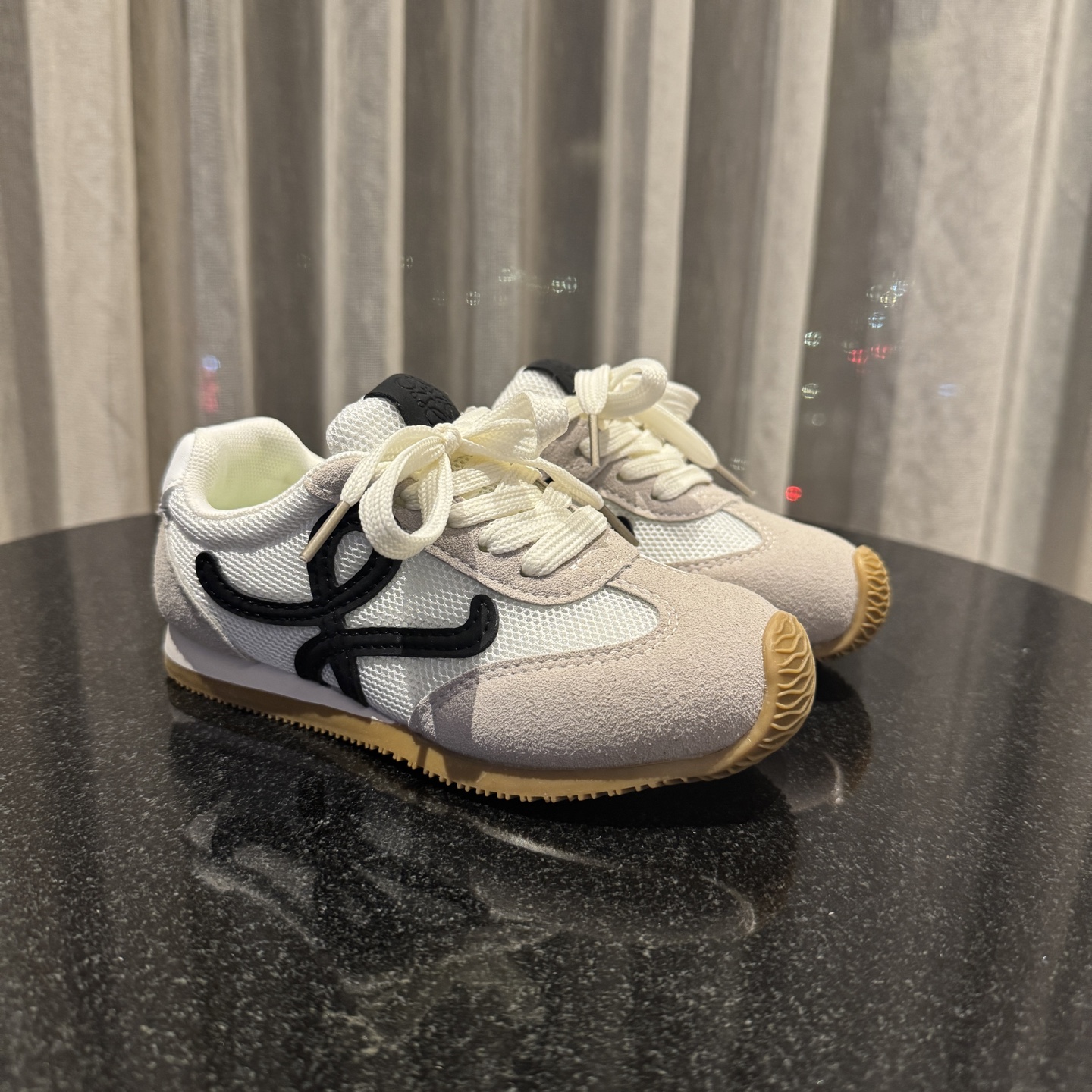 ‼️‼️‼️ LOEWE罗意威 尺码：27-37码 经典系列🆕 优质网面拼接，质感满满💯 低帮款式 透气又舒适☁️ 魔术贴设计，穿脱超方便✔️-选品中心