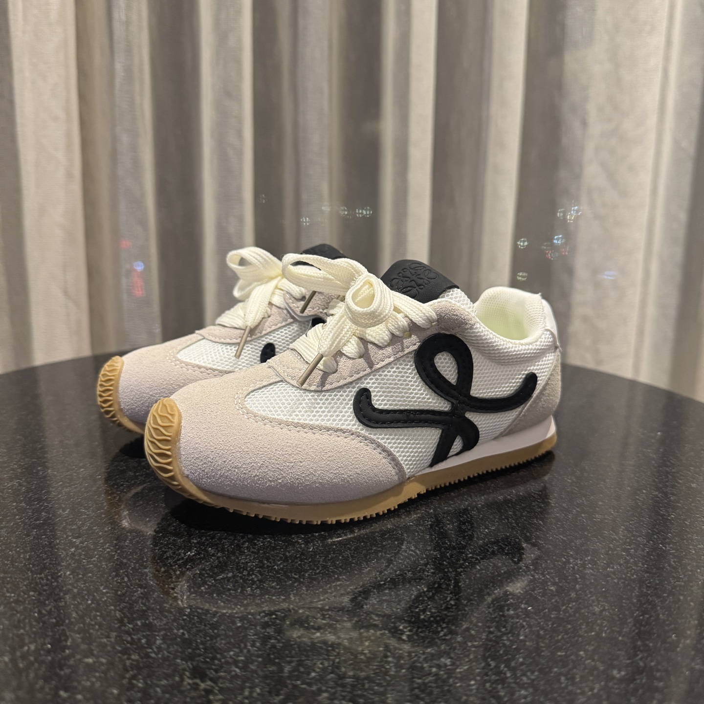 图片[2]-‼️‼️‼️ LOEWE罗意威 尺码：27-37码 经典系列🆕 优质网面拼接，质感满满💯 低帮款式 透气又舒适☁️ 魔术贴设计，穿脱超方便✔️-选品中心