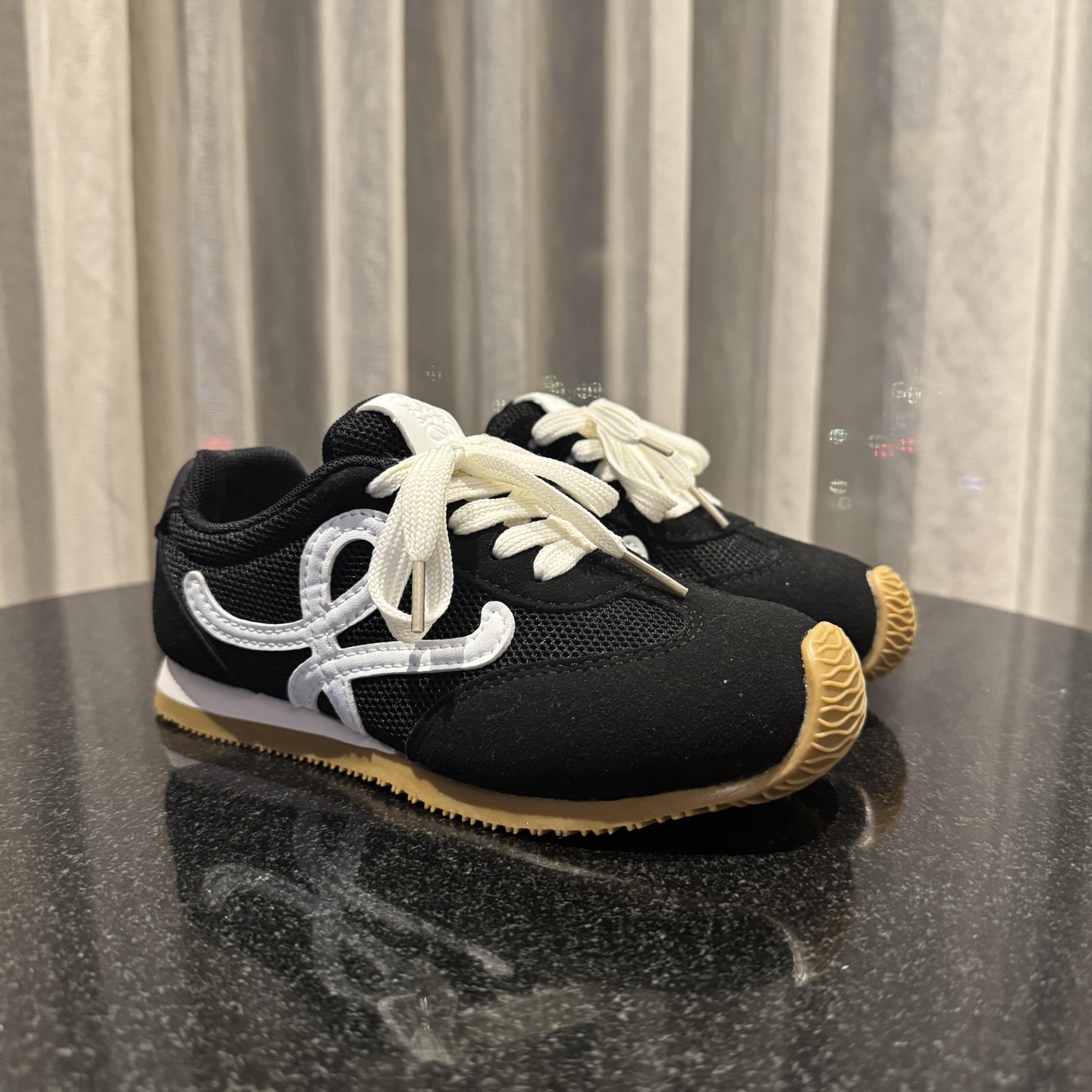 ‼️‼️‼️ LOEWE罗意威 尺码：27-37码 经典系列🆕 优质网面拼接，质感满满💯 低帮款式 透气又舒适☁️ 魔术贴设计，穿脱超方便✔️-选品中心