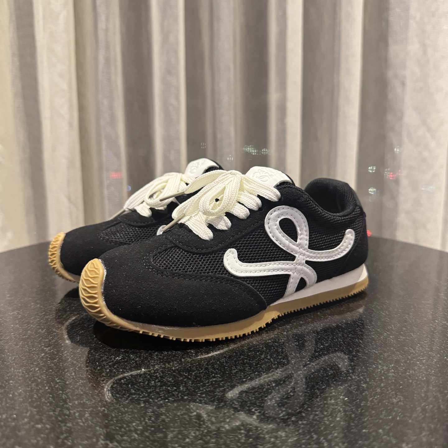 图片[2]-‼️‼️‼️ LOEWE罗意威 尺码：27-37码 经典系列🆕 优质网面拼接，质感满满💯 低帮款式 透气又舒适☁️ 魔术贴设计，穿脱超方便✔️-选品中心