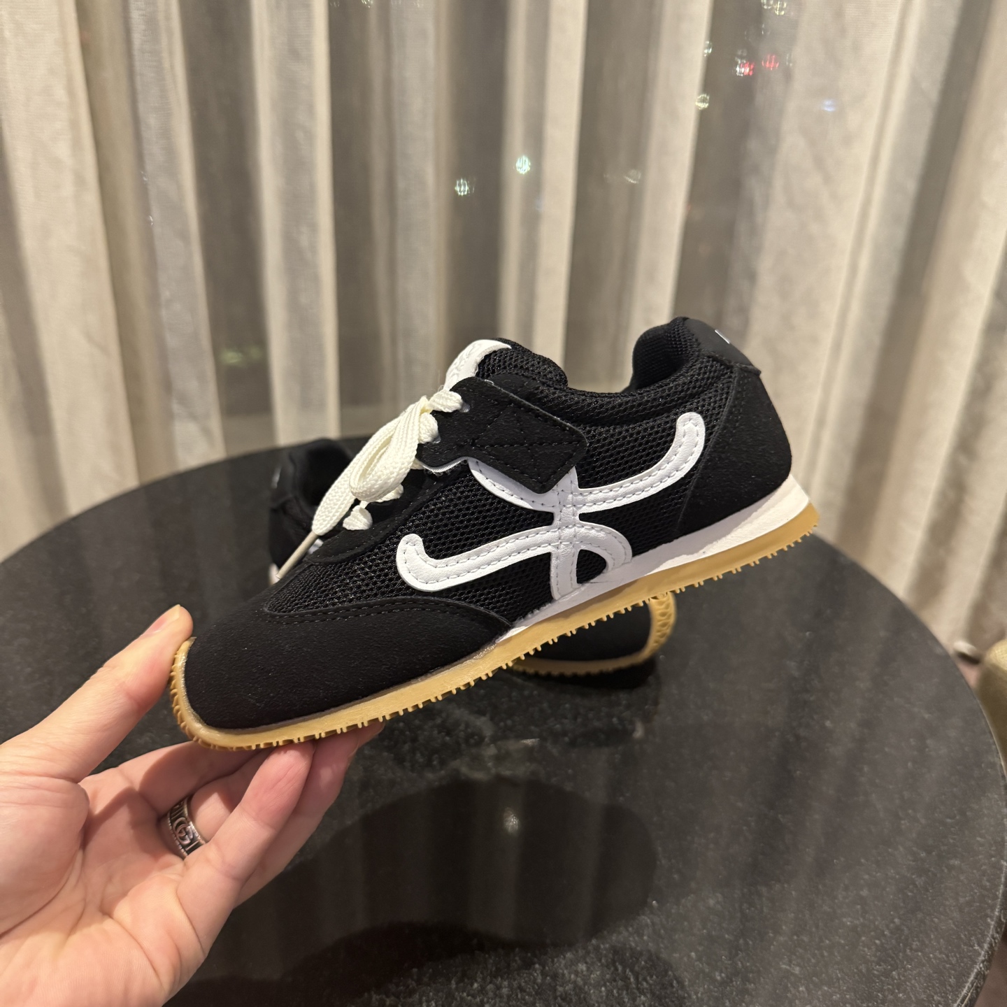 图片[6]-‼️‼️‼️ LOEWE罗意威 尺码：27-37码 经典系列🆕 优质网面拼接，质感满满💯 低帮款式 透气又舒适☁️ 魔术贴设计，穿脱超方便✔️-选品中心