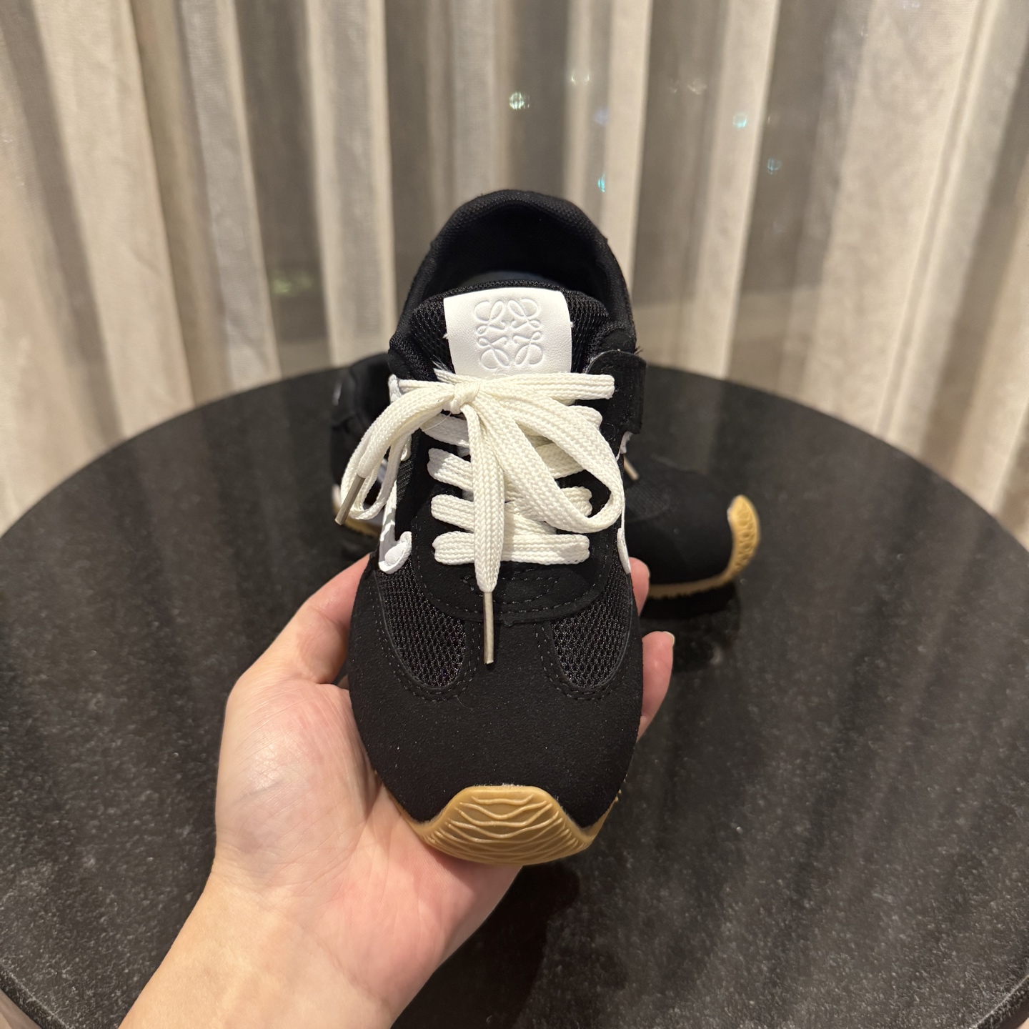 图片[5]-‼️‼️‼️ LOEWE罗意威 尺码：27-37码 经典系列🆕 优质网面拼接，质感满满💯 低帮款式 透气又舒适☁️ 魔术贴设计，穿脱超方便✔️-选品中心