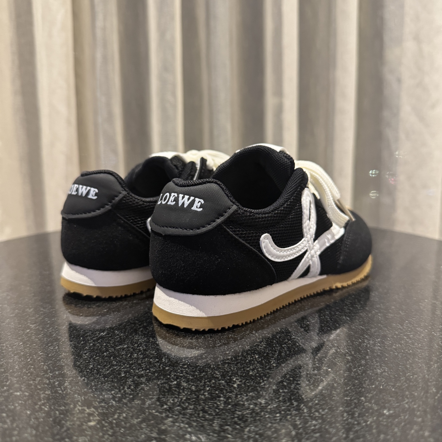 图片[3]-‼️‼️‼️ LOEWE罗意威 尺码：27-37码 经典系列🆕 优质网面拼接，质感满满💯 低帮款式 透气又舒适☁️ 魔术贴设计，穿脱超方便✔️-选品中心