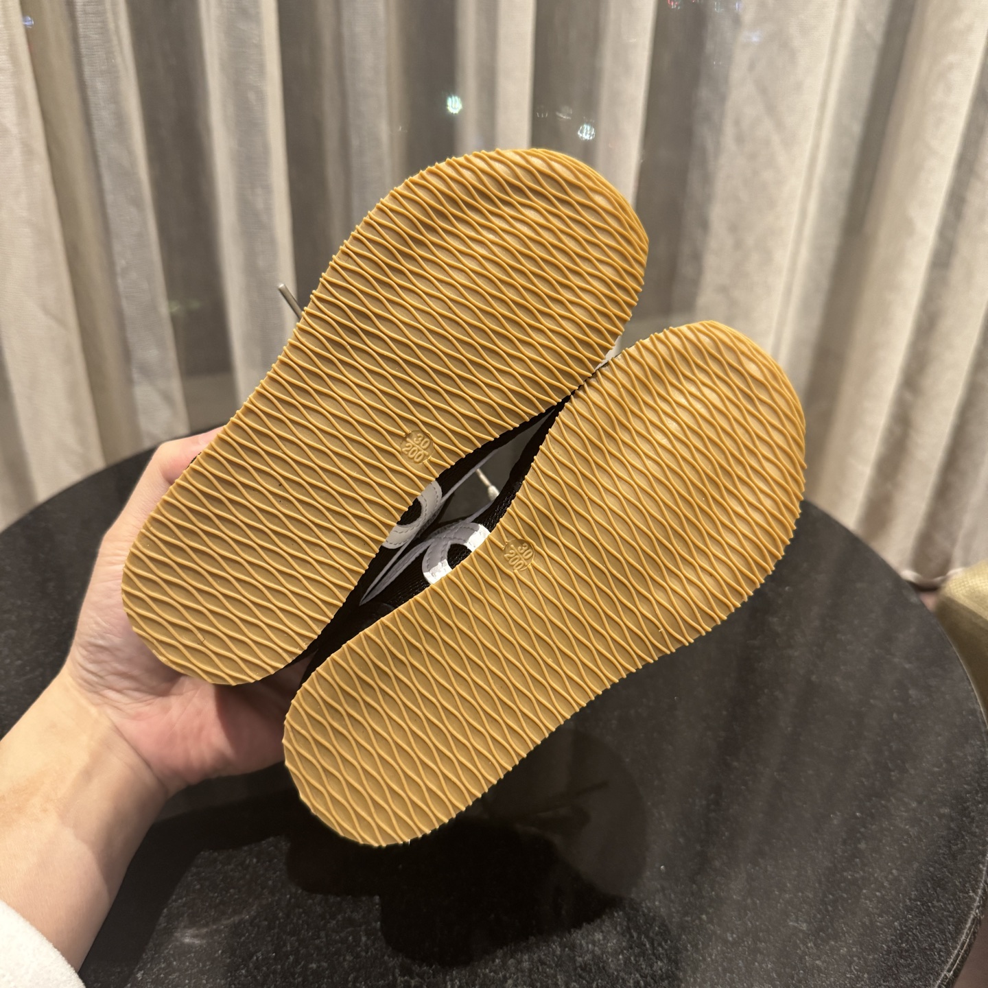 图片[8]-‼️‼️‼️ LOEWE罗意威 尺码：27-37码 经典系列🆕 优质网面拼接，质感满满💯 低帮款式 透气又舒适☁️ 魔术贴设计，穿脱超方便✔️-选品中心