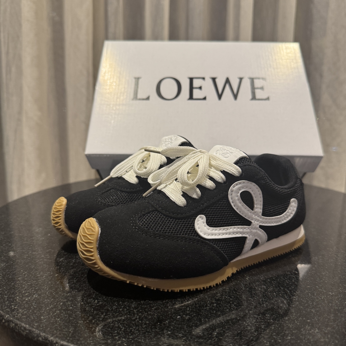 图片[9]-‼️‼️‼️ LOEWE罗意威 尺码：27-37码 经典系列🆕 优质网面拼接，质感满满💯 低帮款式 透气又舒适☁️ 魔术贴设计，穿脱超方便✔️-选品中心