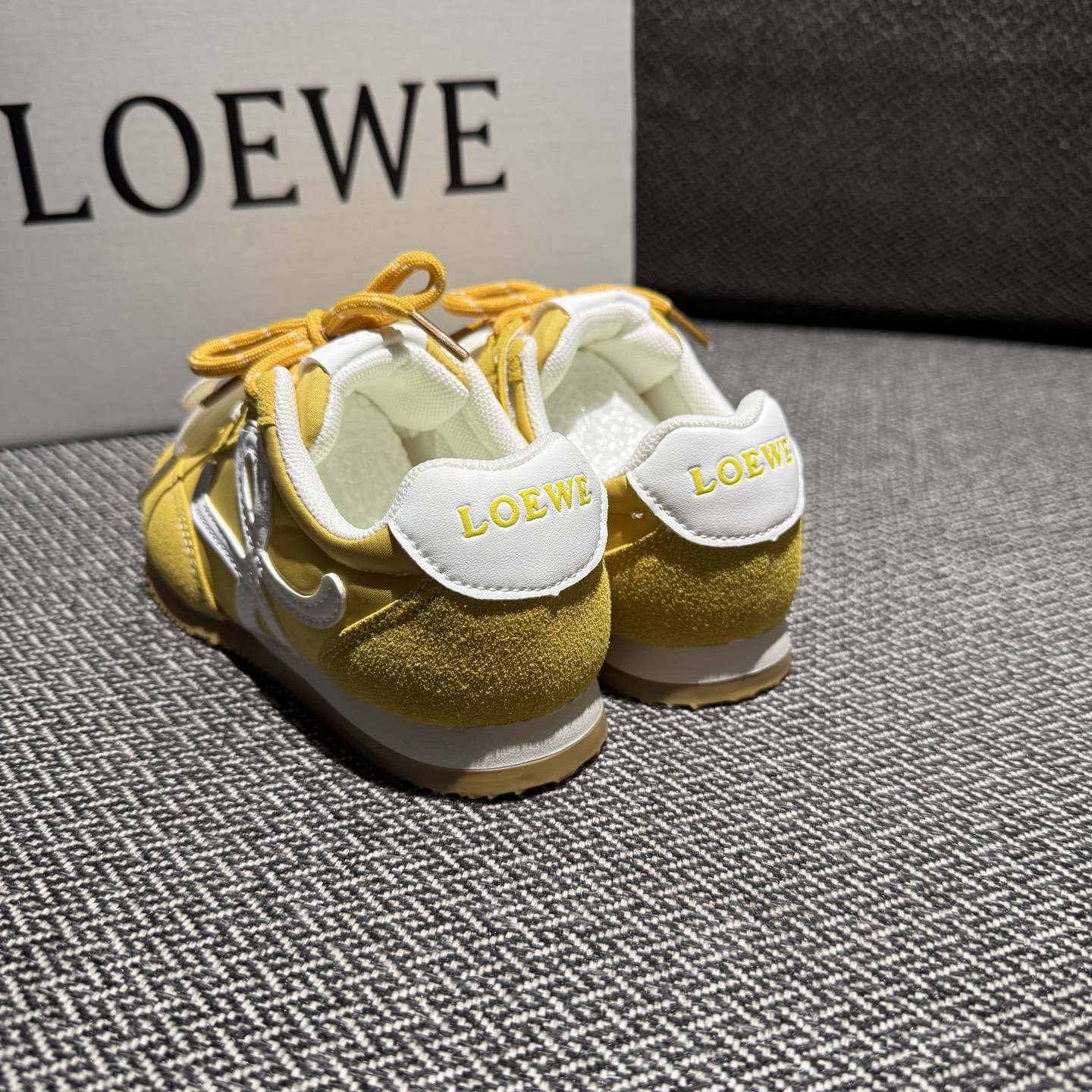 图片[3]-‼️‼️‼️ LOEWE罗意威 双色联名款（隐形魔术贴） 尺码：27-37码 经典系列🆕 优质尼龙拼接，质感满满💯 低帮款式 透气又舒适☁️ 魔术贴设计，穿脱超方便✔️-选品中心