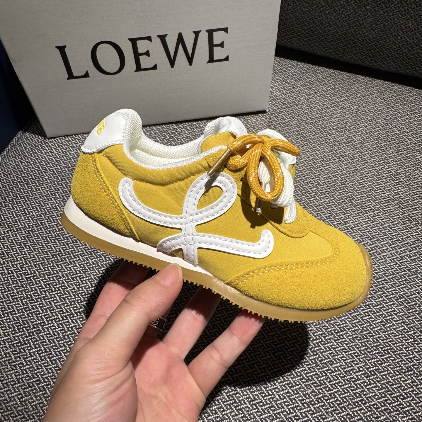 图片[4]-‼️‼️‼️ LOEWE罗意威 双色联名款（隐形魔术贴） 尺码：27-37码 经典系列🆕 优质尼龙拼接，质感满满💯 低帮款式 透气又舒适☁️ 魔术贴设计，穿脱超方便✔️-选品中心