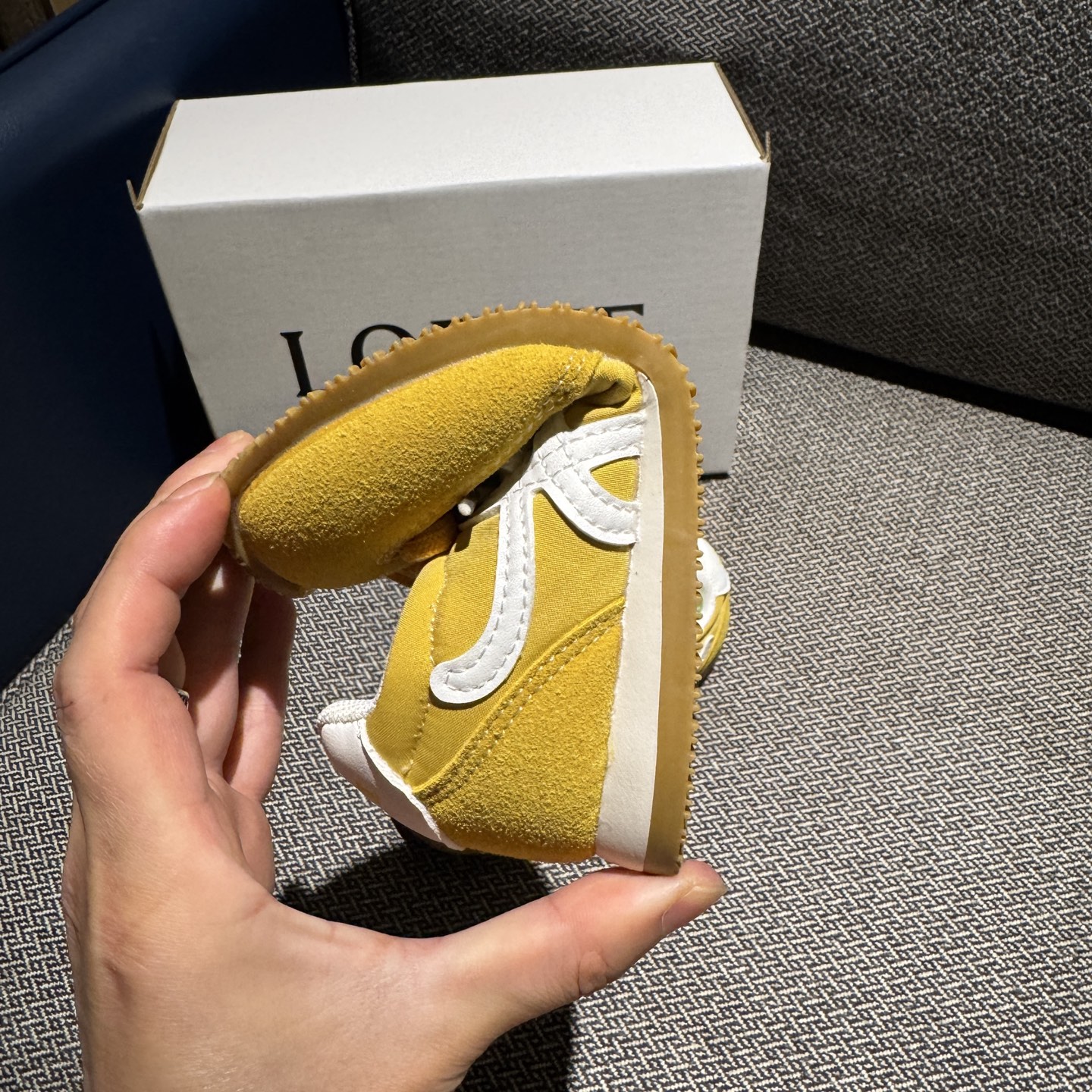 图片[7]-‼️‼️‼️ LOEWE罗意威 双色联名款（隐形魔术贴） 尺码：27-37码 经典系列🆕 优质尼龙拼接，质感满满💯 低帮款式 透气又舒适☁️ 魔术贴设计，穿脱超方便✔️-选品中心