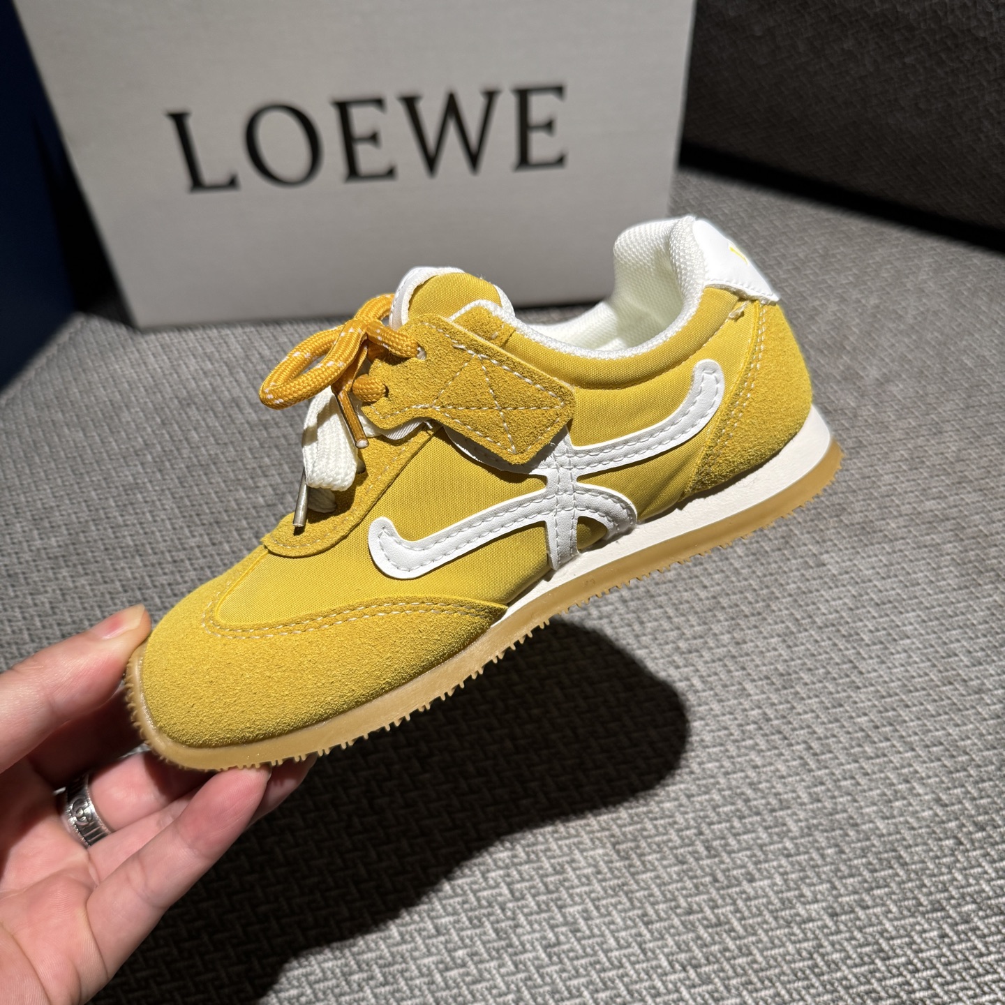 图片[6]-‼️‼️‼️ LOEWE罗意威 双色联名款（隐形魔术贴） 尺码：27-37码 经典系列🆕 优质尼龙拼接，质感满满💯 低帮款式 透气又舒适☁️ 魔术贴设计，穿脱超方便✔️-选品中心