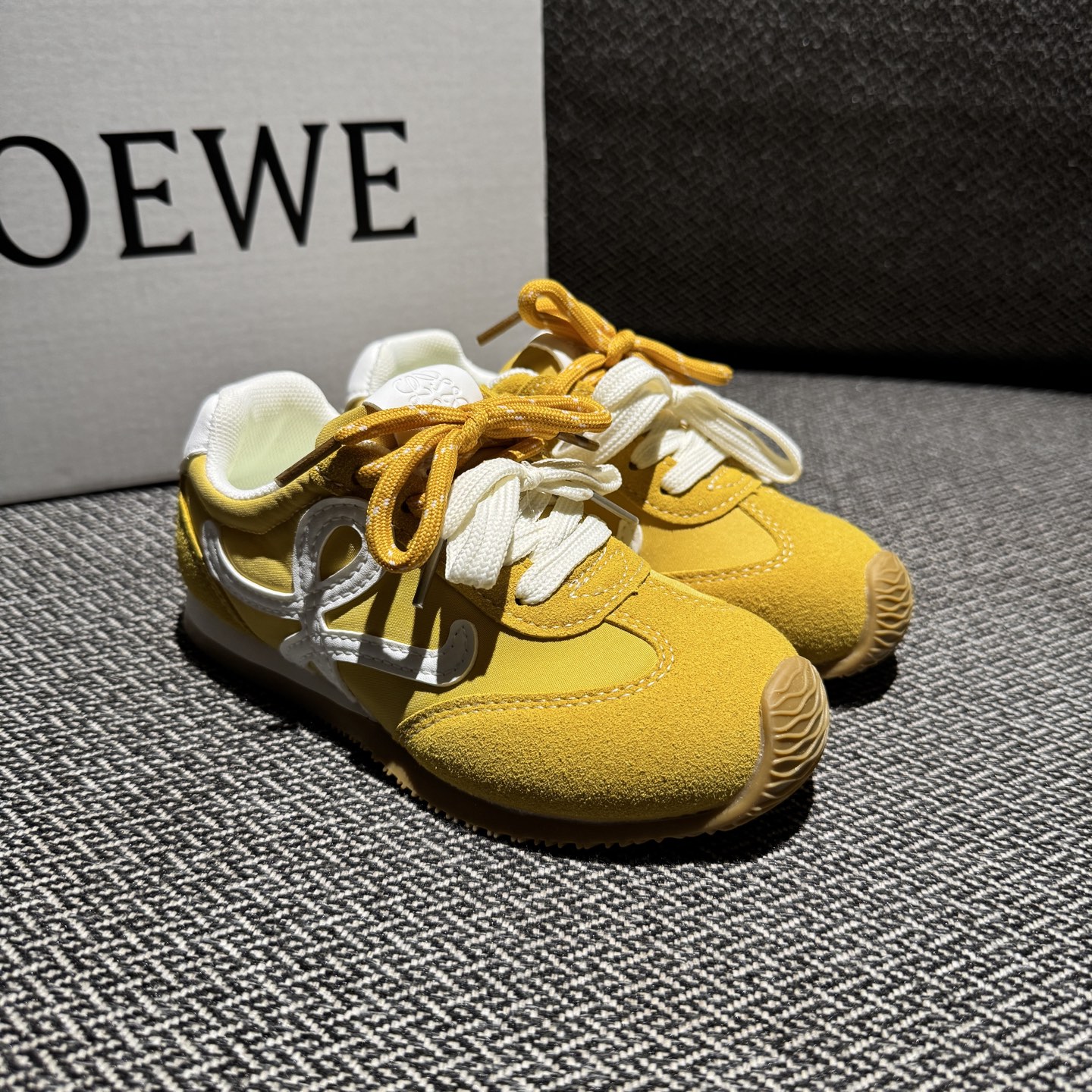‼️‼️‼️ LOEWE罗意威 双色联名款（隐形魔术贴） 尺码：27-37码 经典系列🆕 优质尼龙拼接，质感满满💯 低帮款式 透气又舒适☁️ 魔术贴设计，穿脱超方便✔️-选品中心