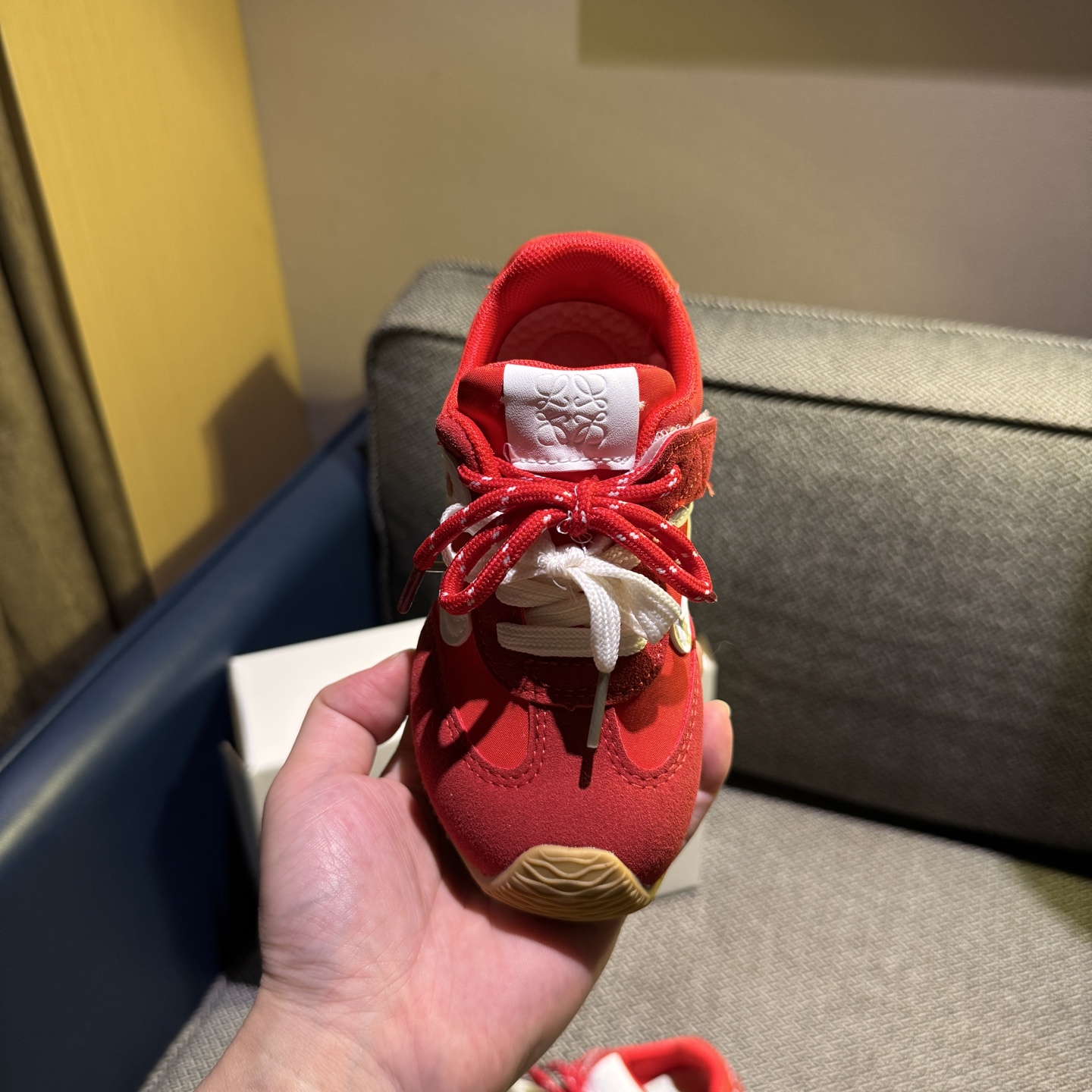 图片[5]-‼️‼️‼️ LOEWE罗意威 双色联名款（隐形魔术贴） 尺码：27-37码 经典系列🆕 优质尼龙拼接，质感满满💯 低帮款式 透气又舒适☁️ 魔术贴设计，穿脱超方便✔️-选品中心