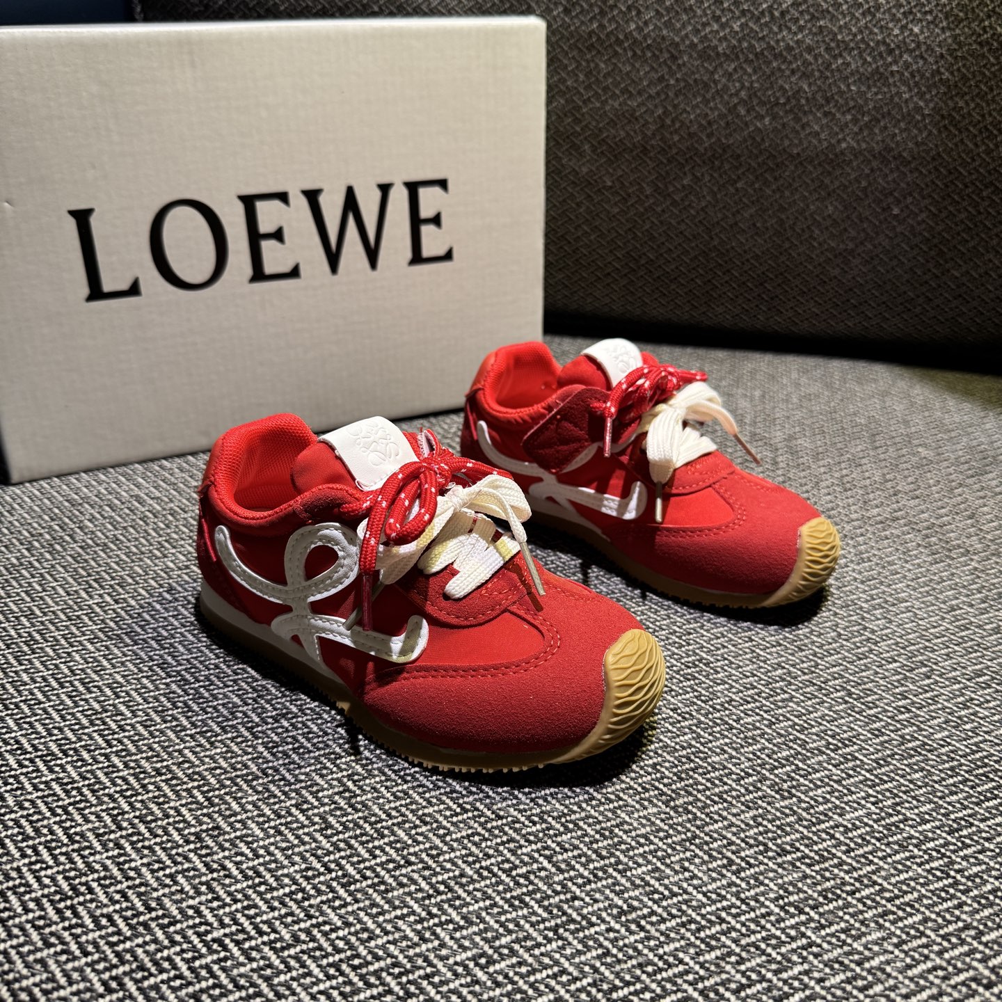 ‼️‼️‼️ LOEWE罗意威 双色联名款（隐形魔术贴） 尺码：27-37码 经典系列🆕 优质尼龙拼接，质感满满💯 低帮款式 透气又舒适☁️ 魔术贴设计，穿脱超方便✔️-选品中心