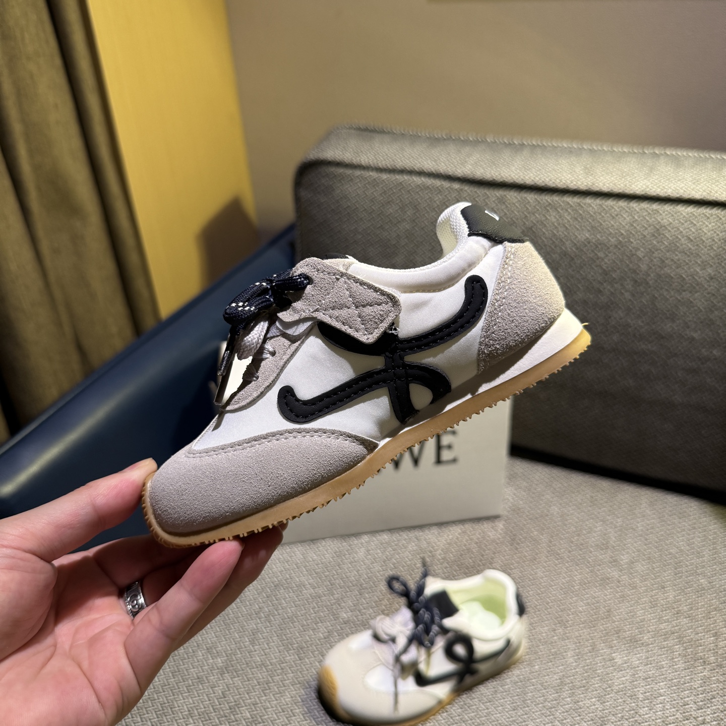 图片[6]-‼️‼️‼️ LOEWE罗意威 双色联名款（隐形魔术贴） 尺码：27-37码 经典系列🆕 优质尼龙拼接，质感满满💯 低帮款式 透气又舒适☁️ 魔术贴设计，穿脱超方便✔️-选品中心