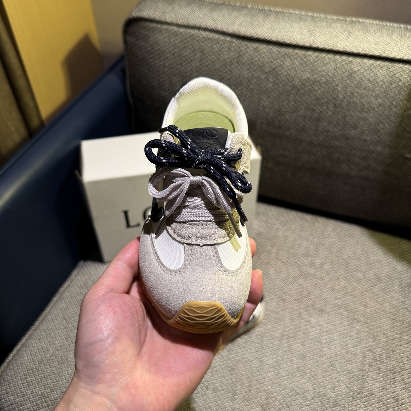 图片[5]-‼️‼️‼️ LOEWE罗意威 双色联名款（隐形魔术贴） 尺码：27-37码 经典系列🆕 优质尼龙拼接，质感满满💯 低帮款式 透气又舒适☁️ 魔术贴设计，穿脱超方便✔️-选品中心