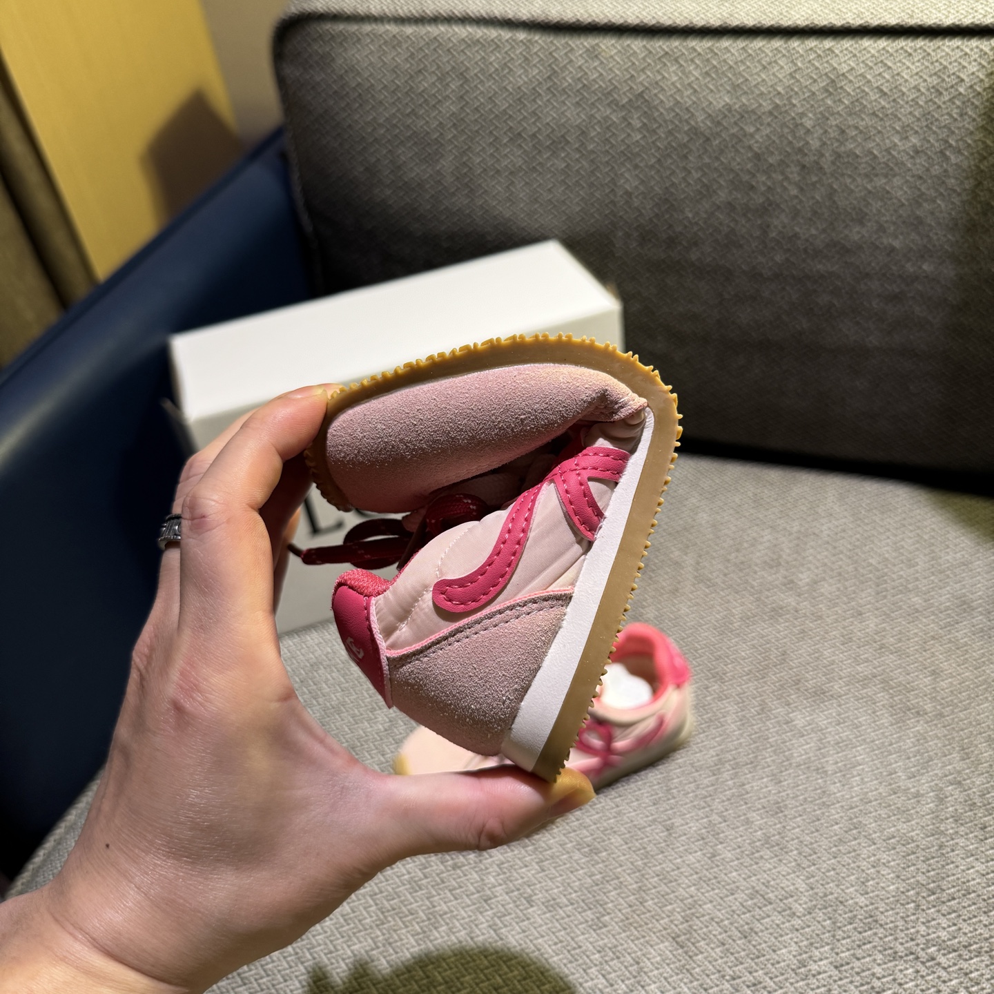 图片[7]-‼️‼️‼️ LOEWE罗意威 双色联名款（隐形魔术贴） 尺码：27-37码 经典系列🆕 优质尼龙拼接，质感满满💯 低帮款式 透气又舒适☁️ 魔术贴设计，穿脱超方便✔️-选品中心