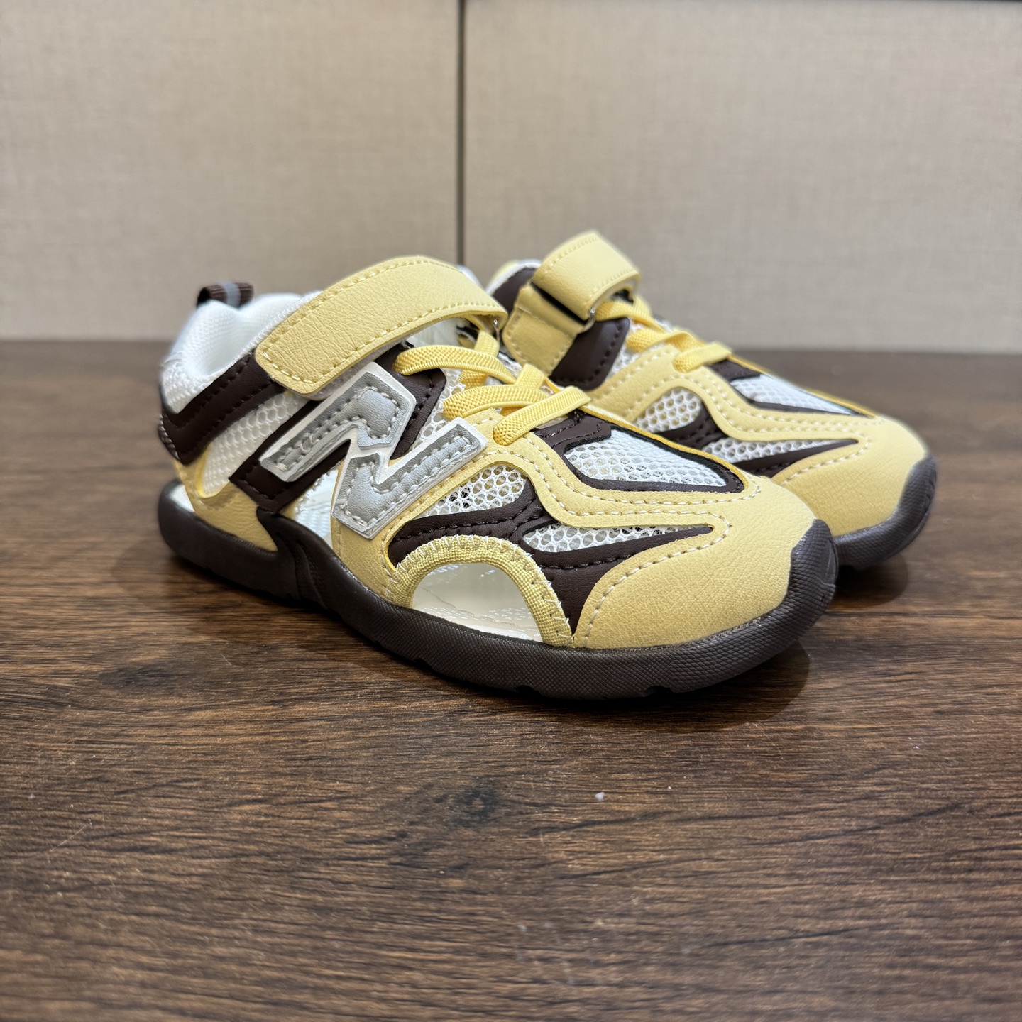 MIU MIU联名款魔术贴儿童沙滩凉鞋26-37码 🌟\