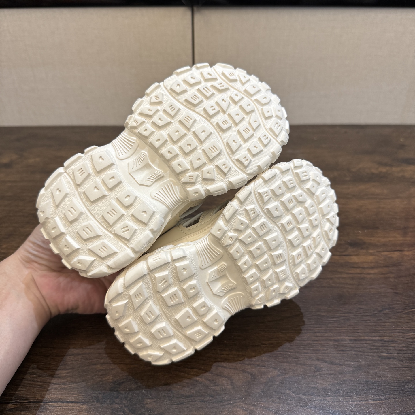 图片[6]-🏖️🏖️Adidas夏季新款轮胎底26-37 透气防滑镂空沙滩鞋 颜值高 穿脱便捷 值得推荐的一款👍-选品中心