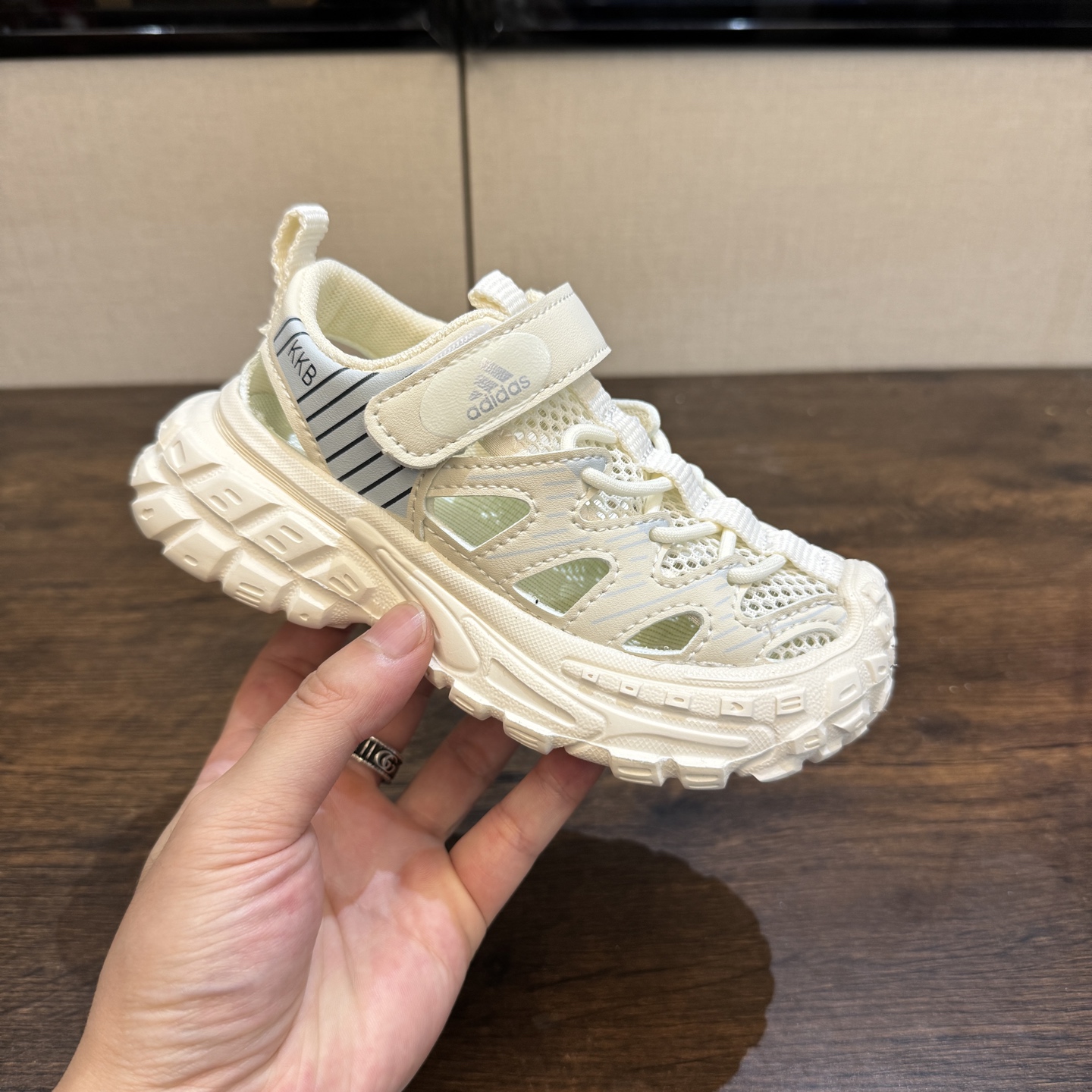 图片[4]-🏖️🏖️Adidas夏季新款轮胎底26-37 透气防滑镂空沙滩鞋 颜值高 穿脱便捷 值得推荐的一款👍-选品中心