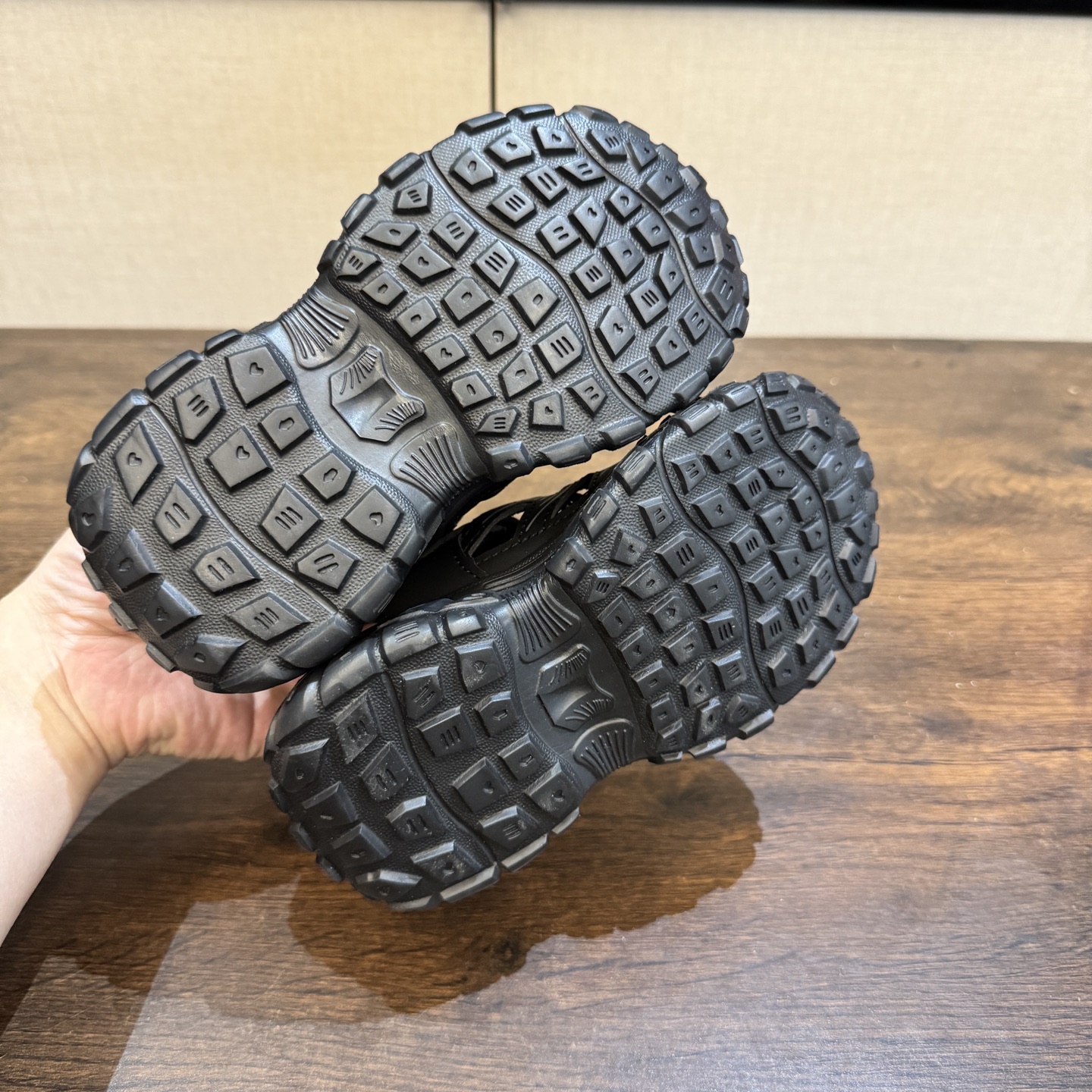 图片[6]-🏖️🏖️Adidas夏季新款轮胎底26-37 透气防滑镂空沙滩鞋 颜值高 穿脱便捷 值得推荐的一款👍-选品中心