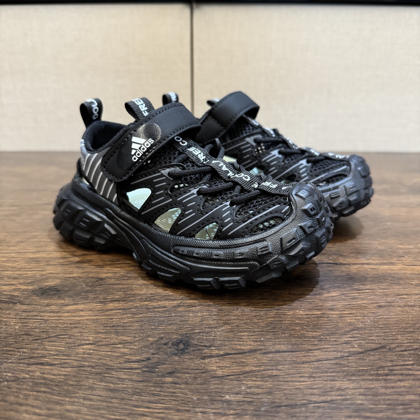 图片[2]-🏖️🏖️Adidas夏季新款轮胎底26-37 透气防滑镂空沙滩鞋 颜值高 穿脱便捷 值得推荐的一款👍-选品中心